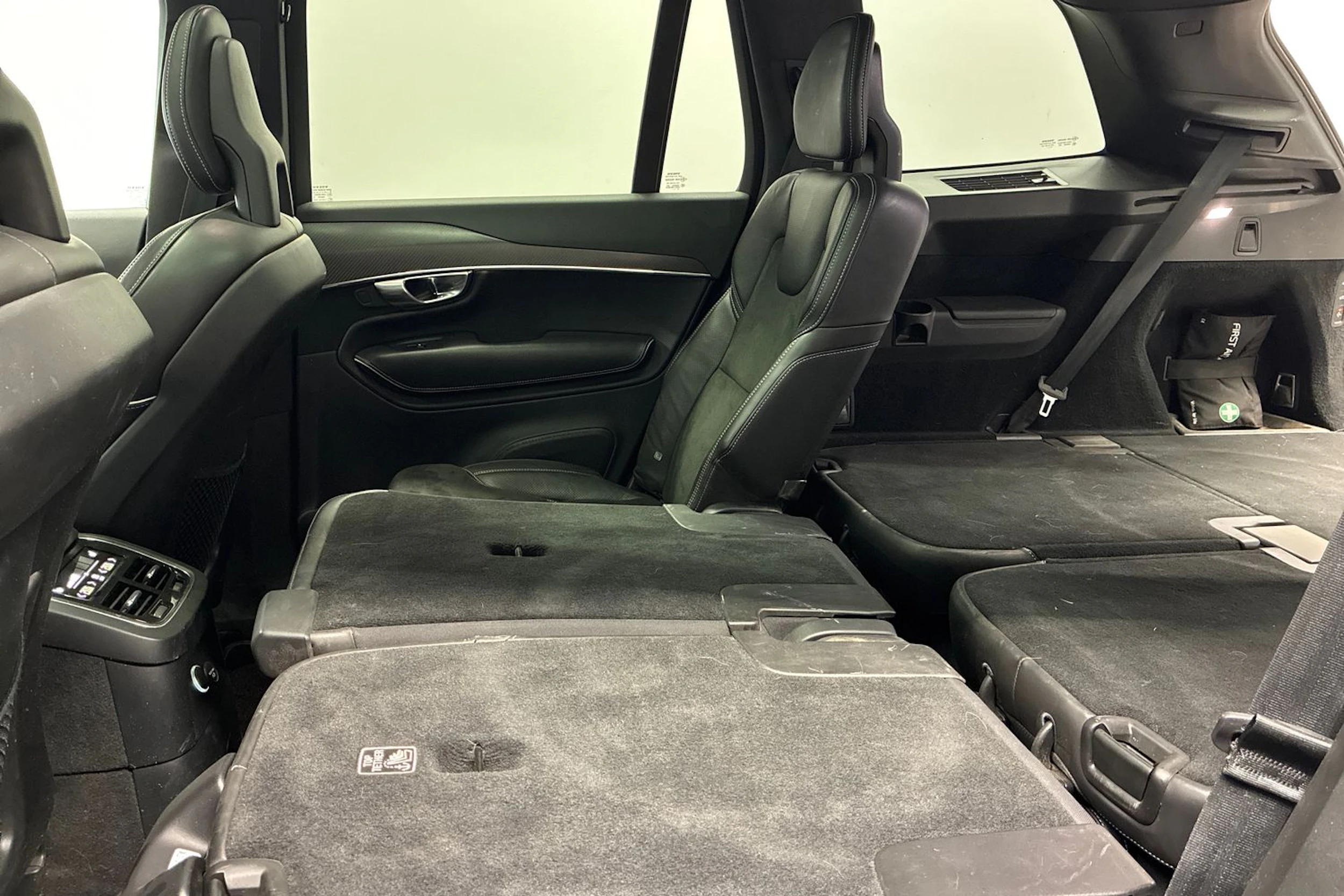 sininen Volvo XC90 2017 kuva 33.