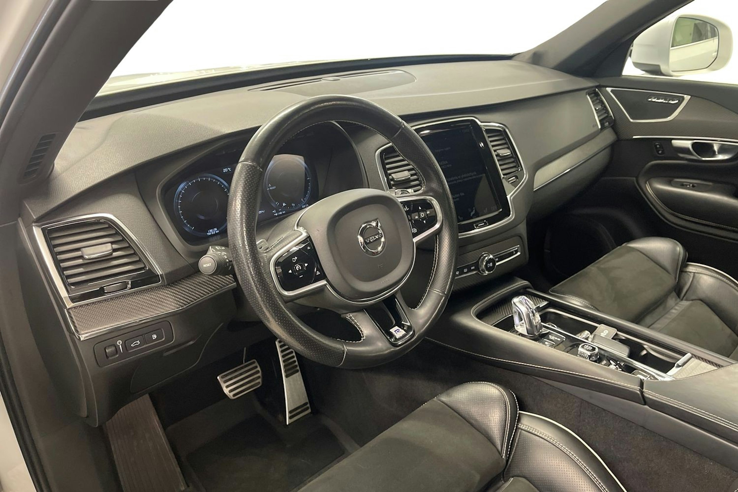 valkoinen Volvo XC90 2018 kuva 7.