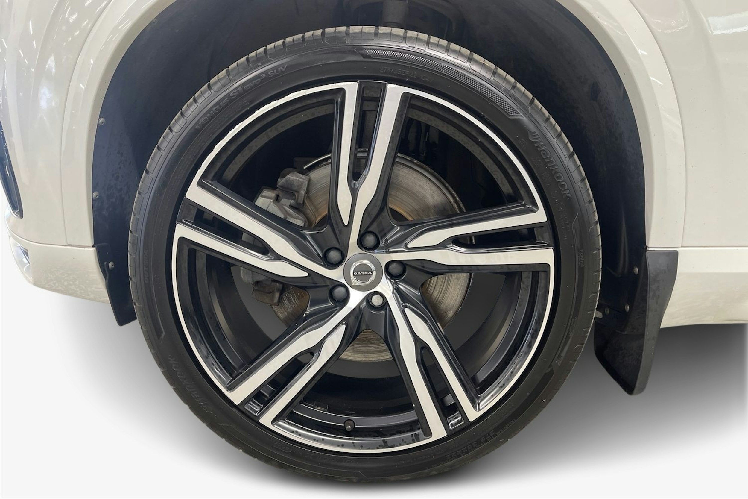 valkoinen Volvo XC90 2018 kuva 11.