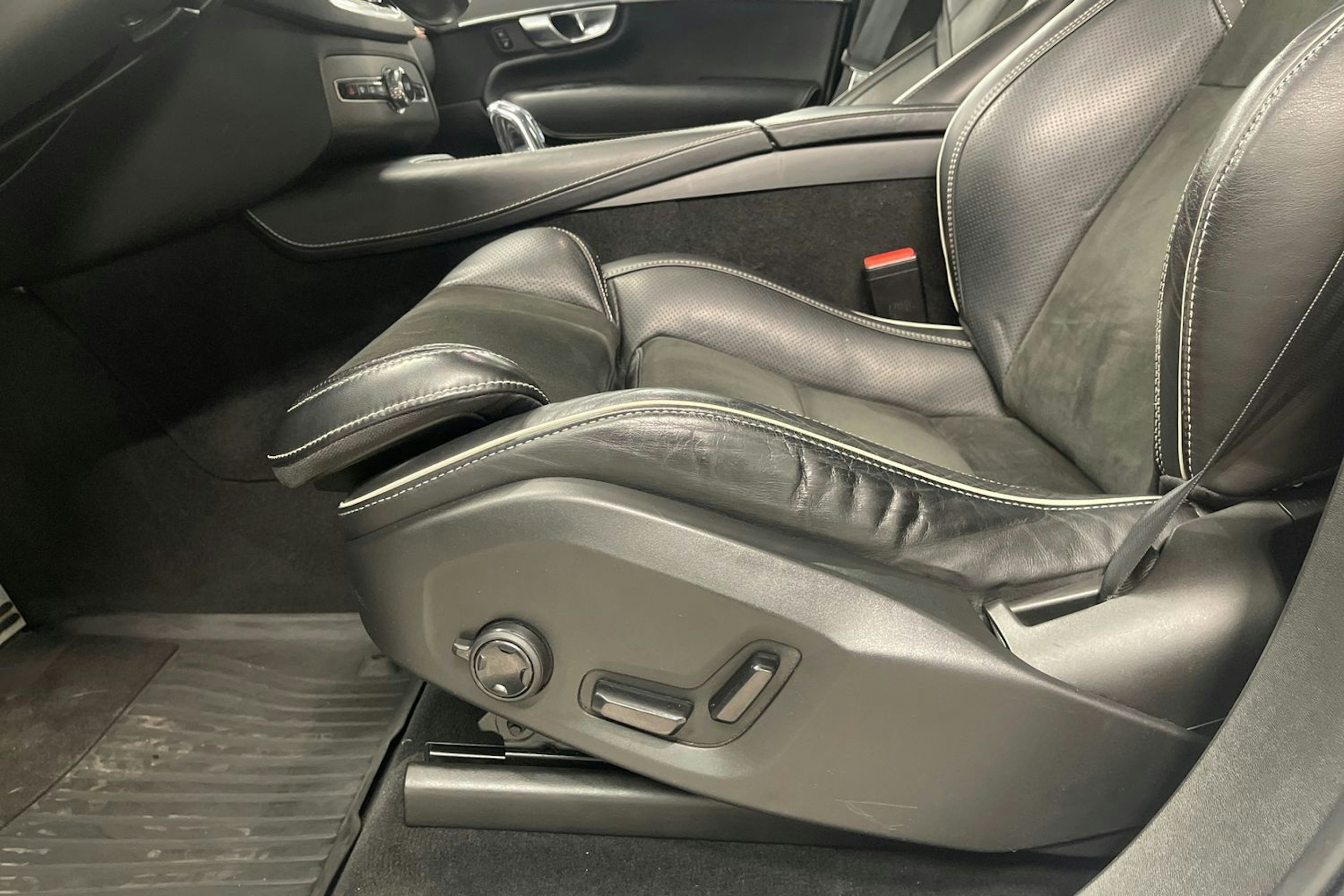 valkoinen Volvo XC90 2018 kuva 15.