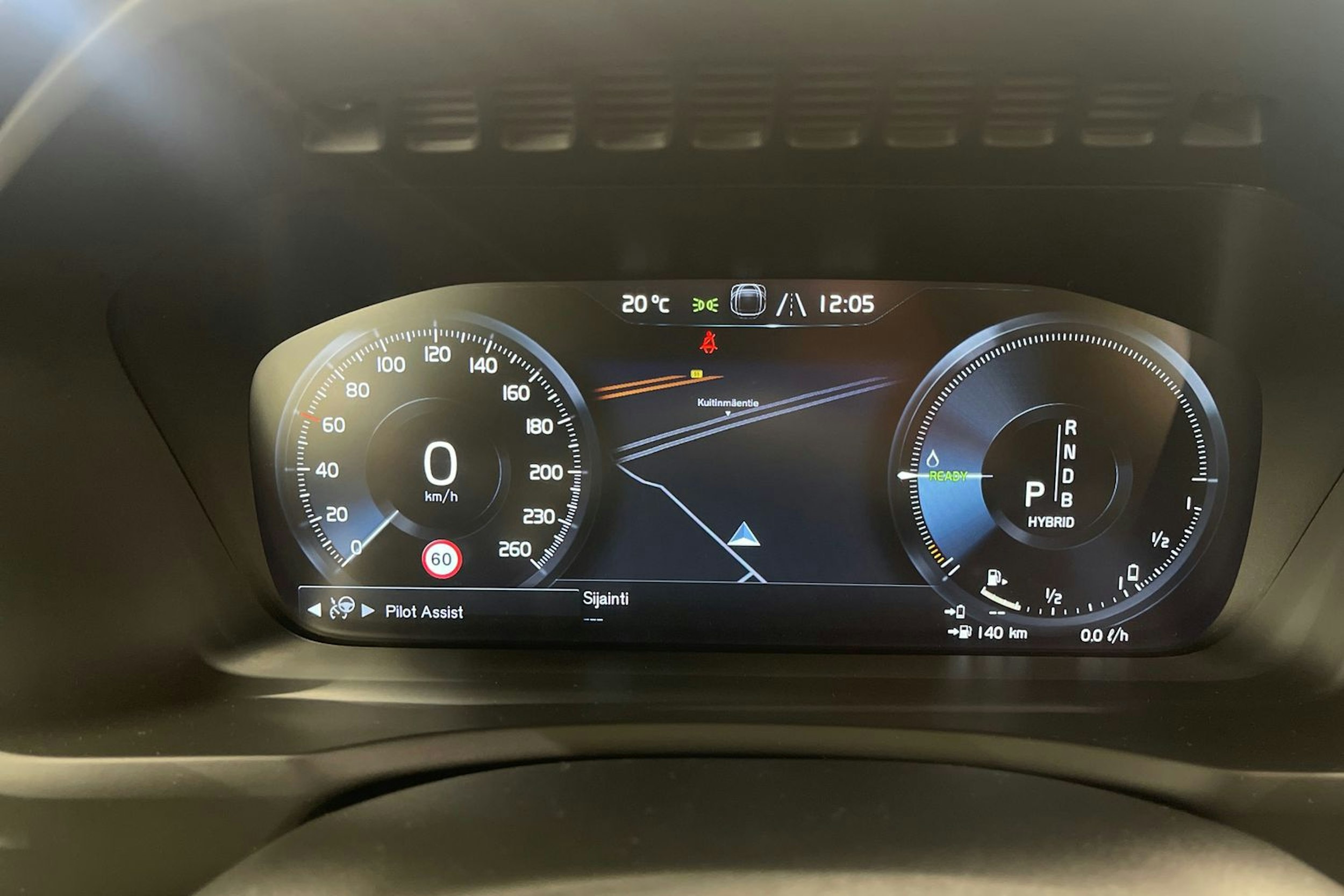 valkoinen Volvo XC90 2018 kuva 16.