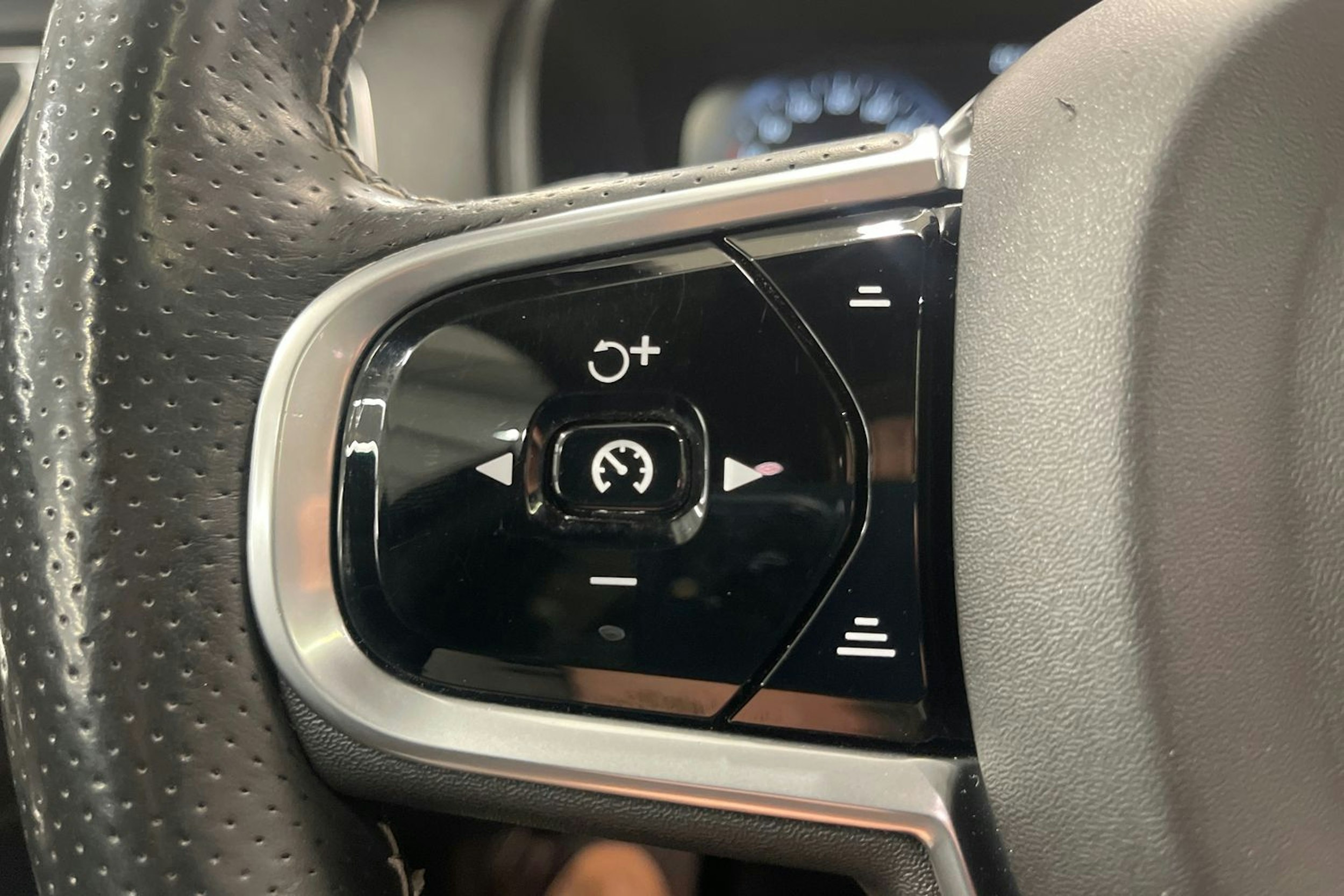 valkoinen Volvo XC90 2018 kuva 17.