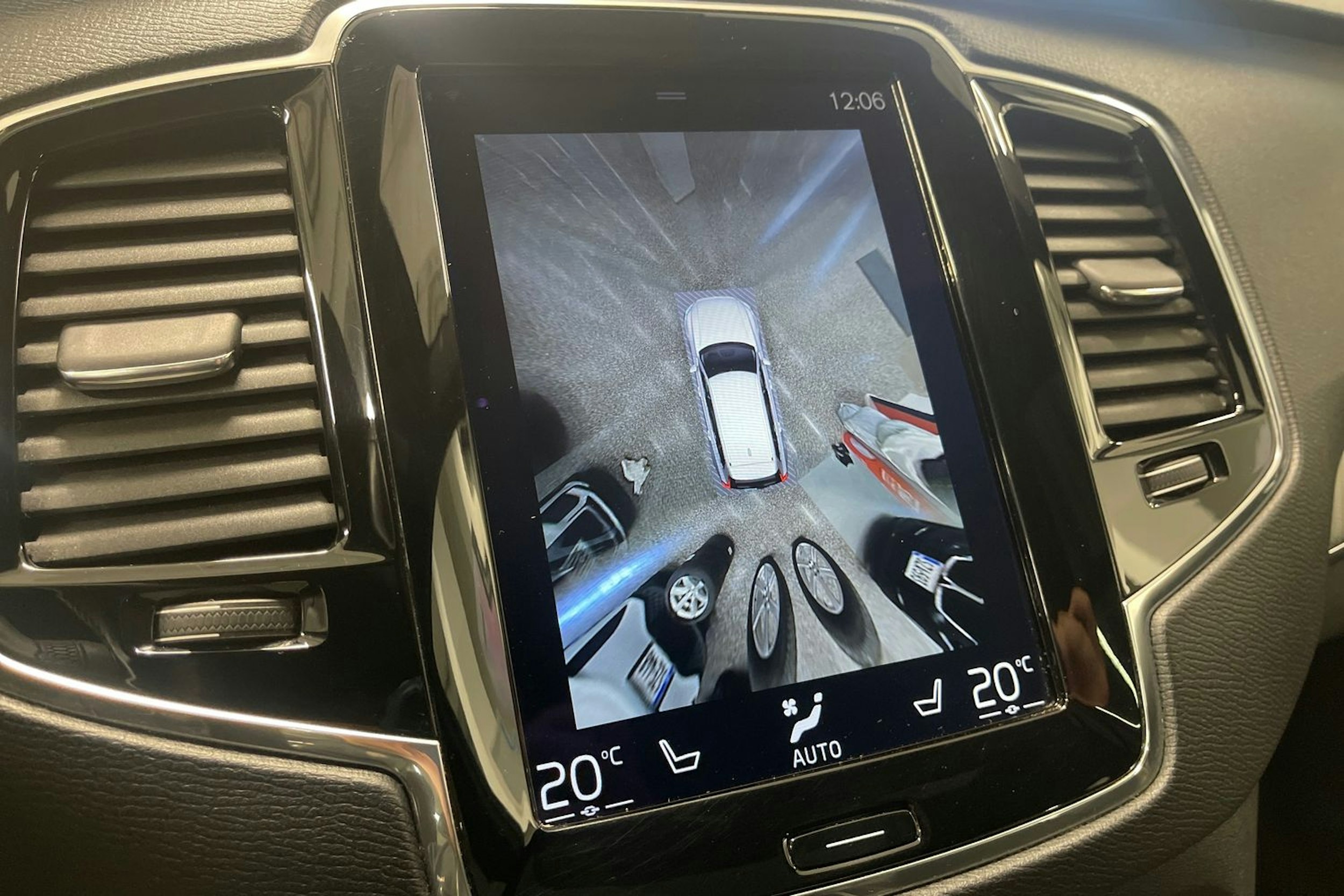 valkoinen Volvo XC90 2018 kuva 19.