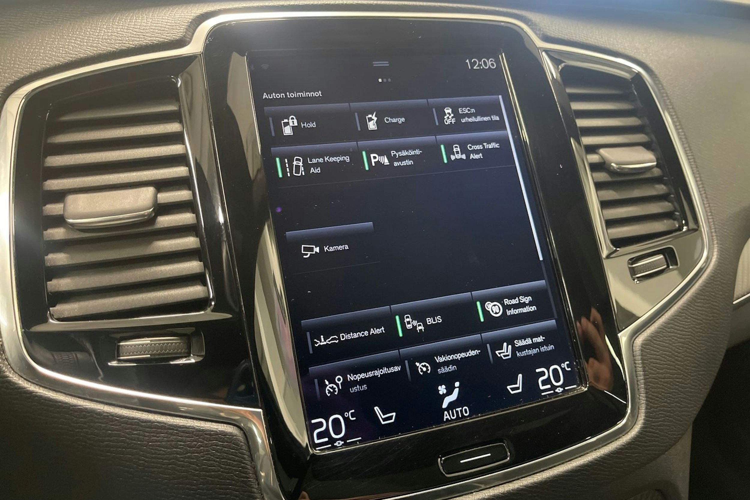 valkoinen Volvo XC90 2018 kuva 20.