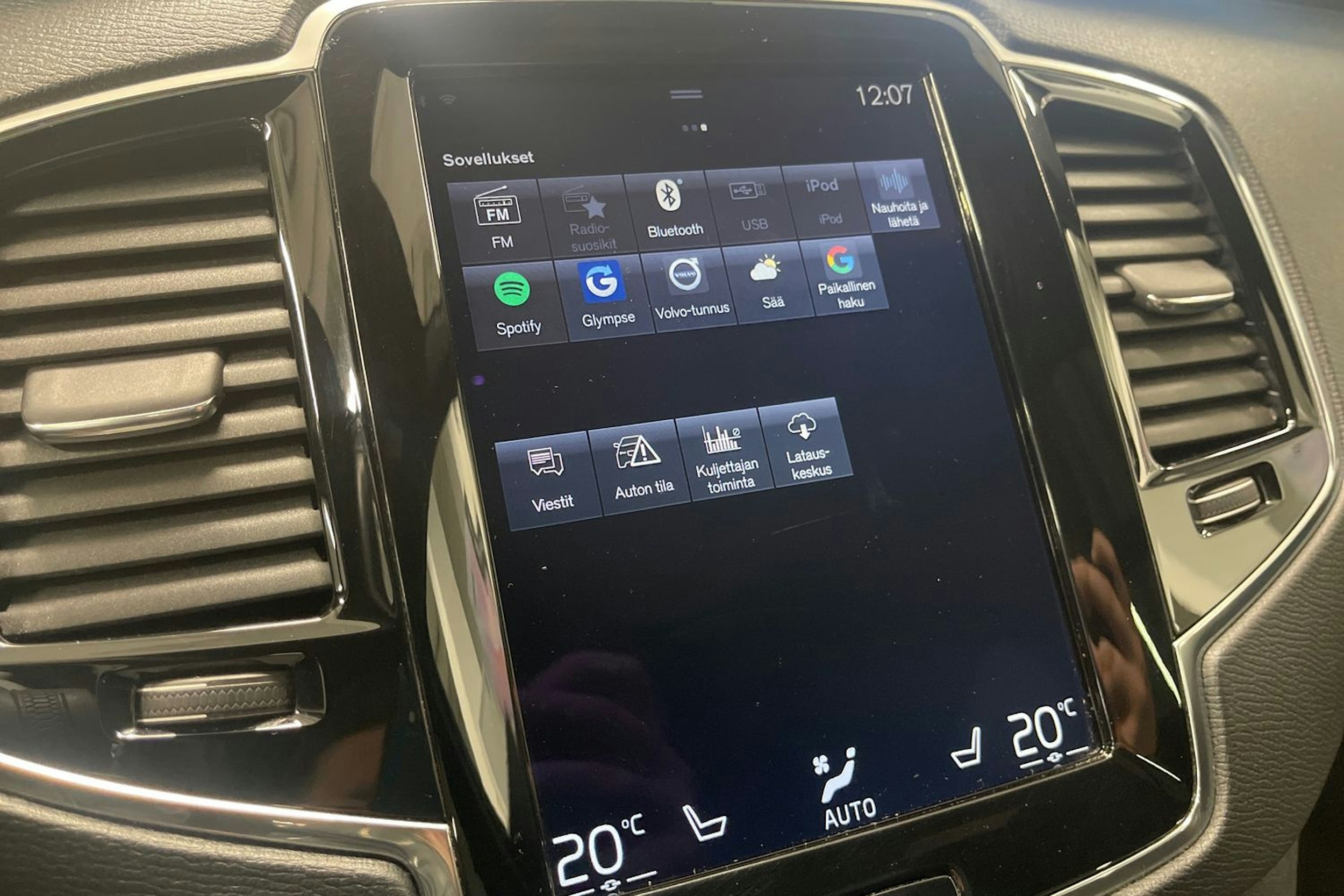 valkoinen Volvo XC90 2018 kuva 22.
