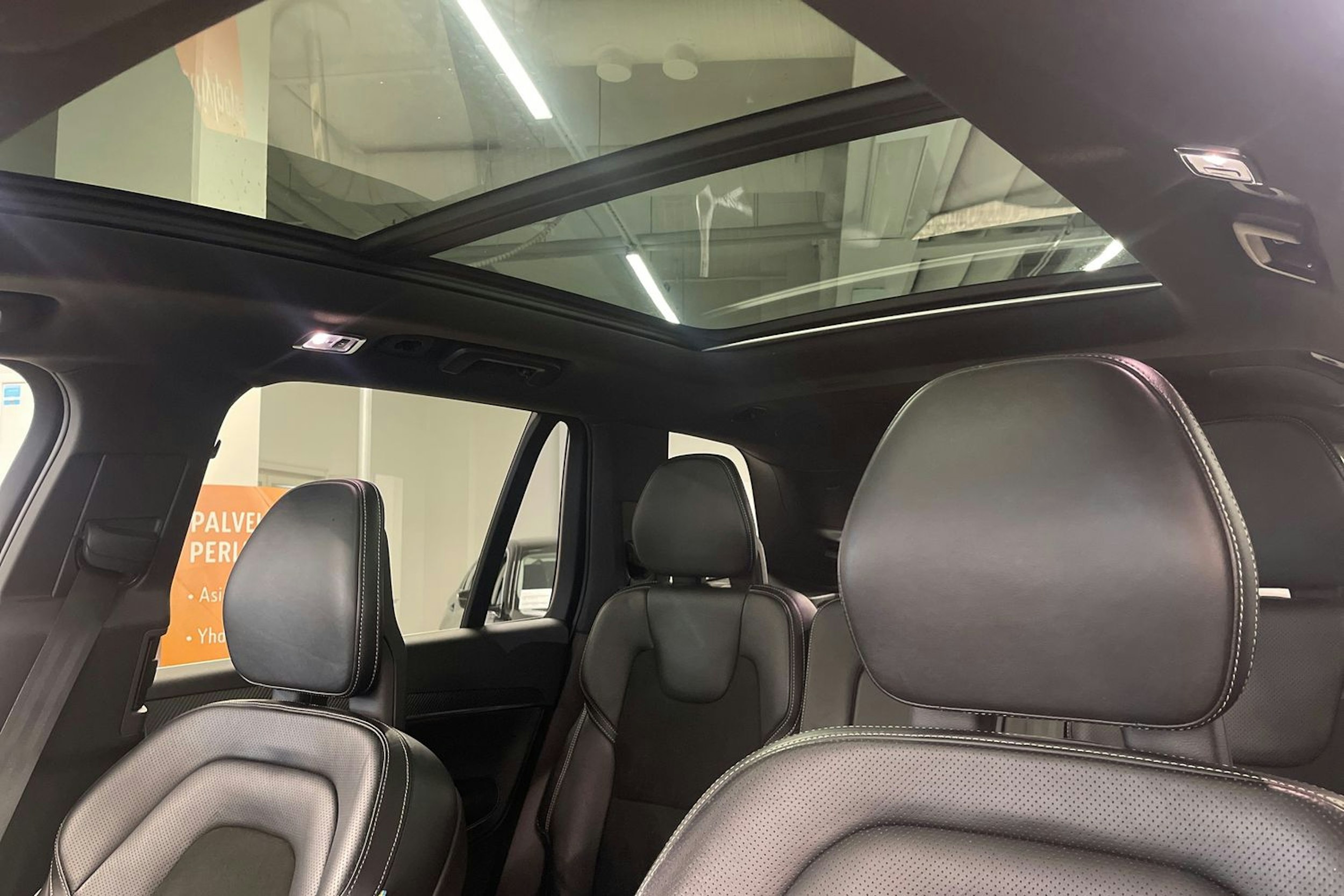 valkoinen Volvo XC90 2018 kuva 24.