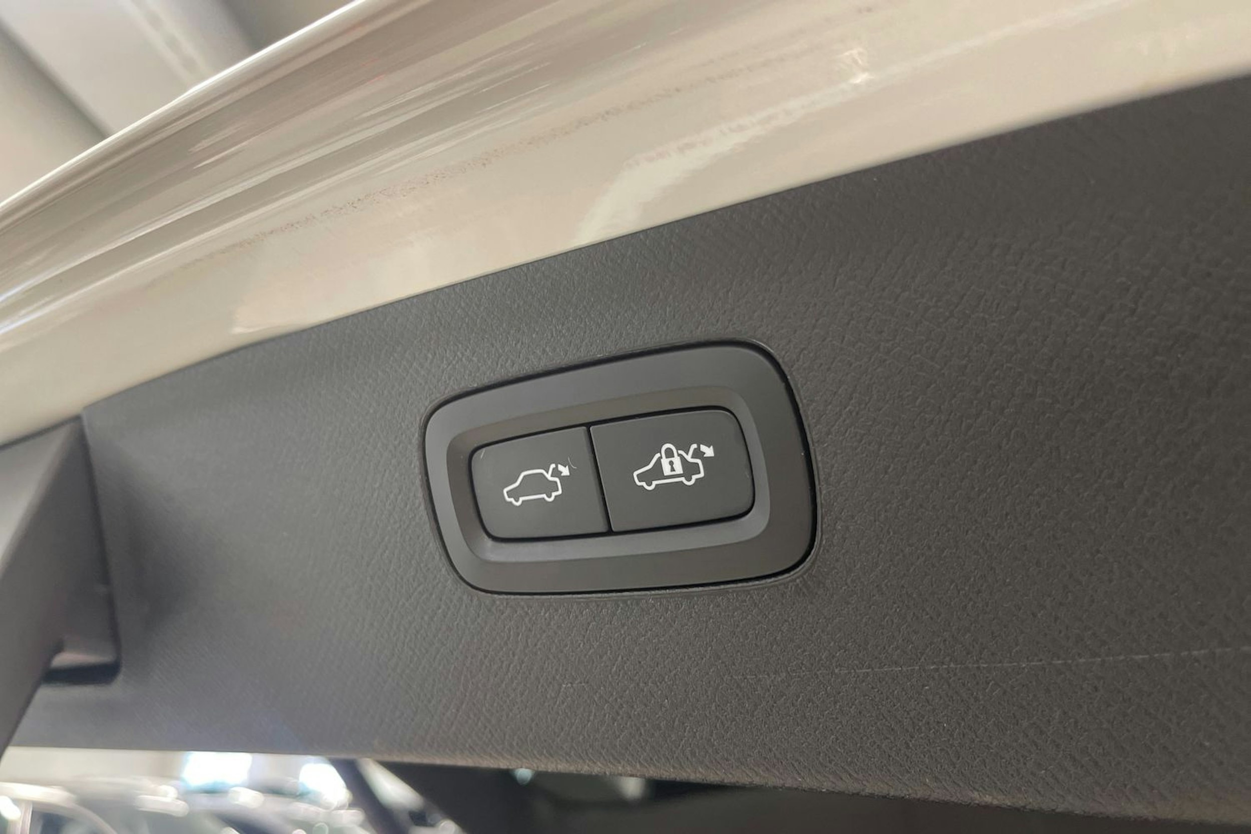 valkoinen Volvo XC90 2018 kuva 28.