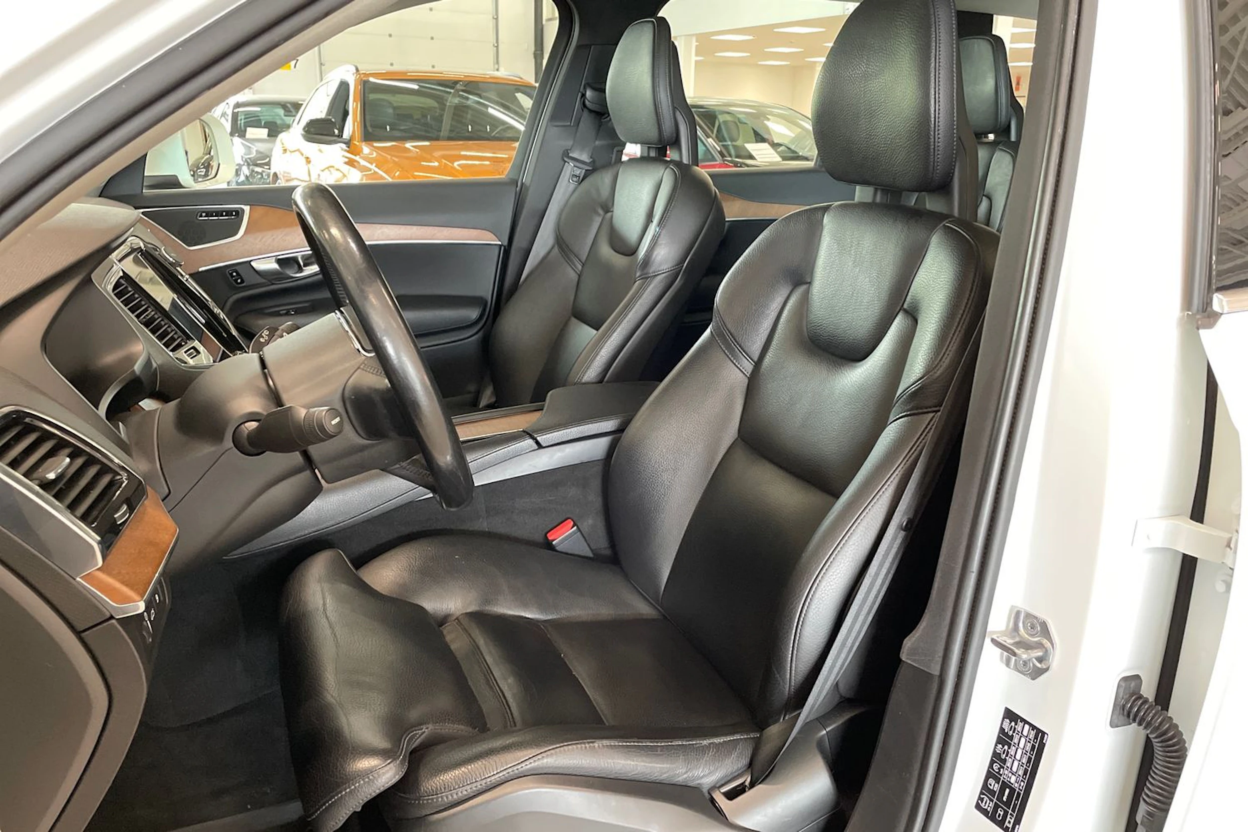 valkoinen Volvo XC90 2017 kuva 16.