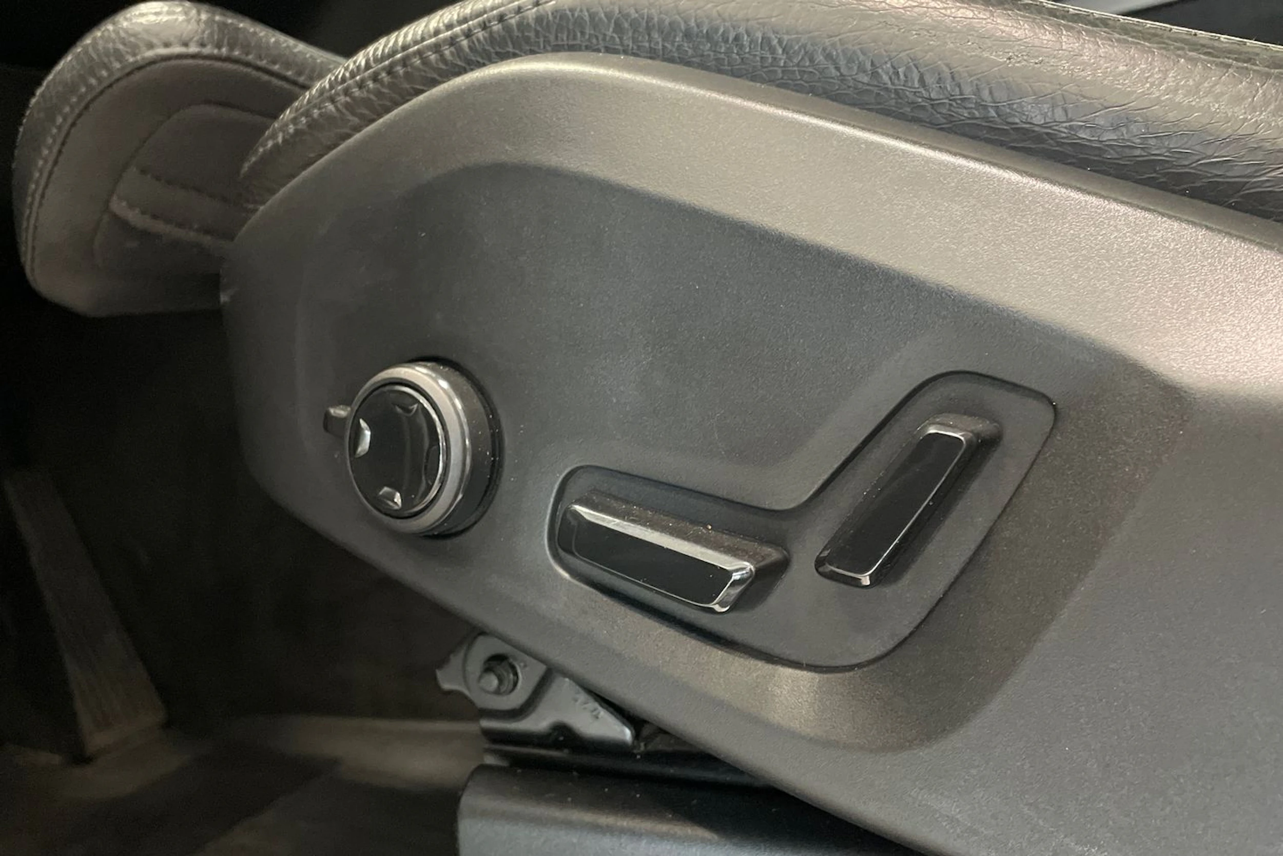 valkoinen Volvo XC90 2017 kuva 17.