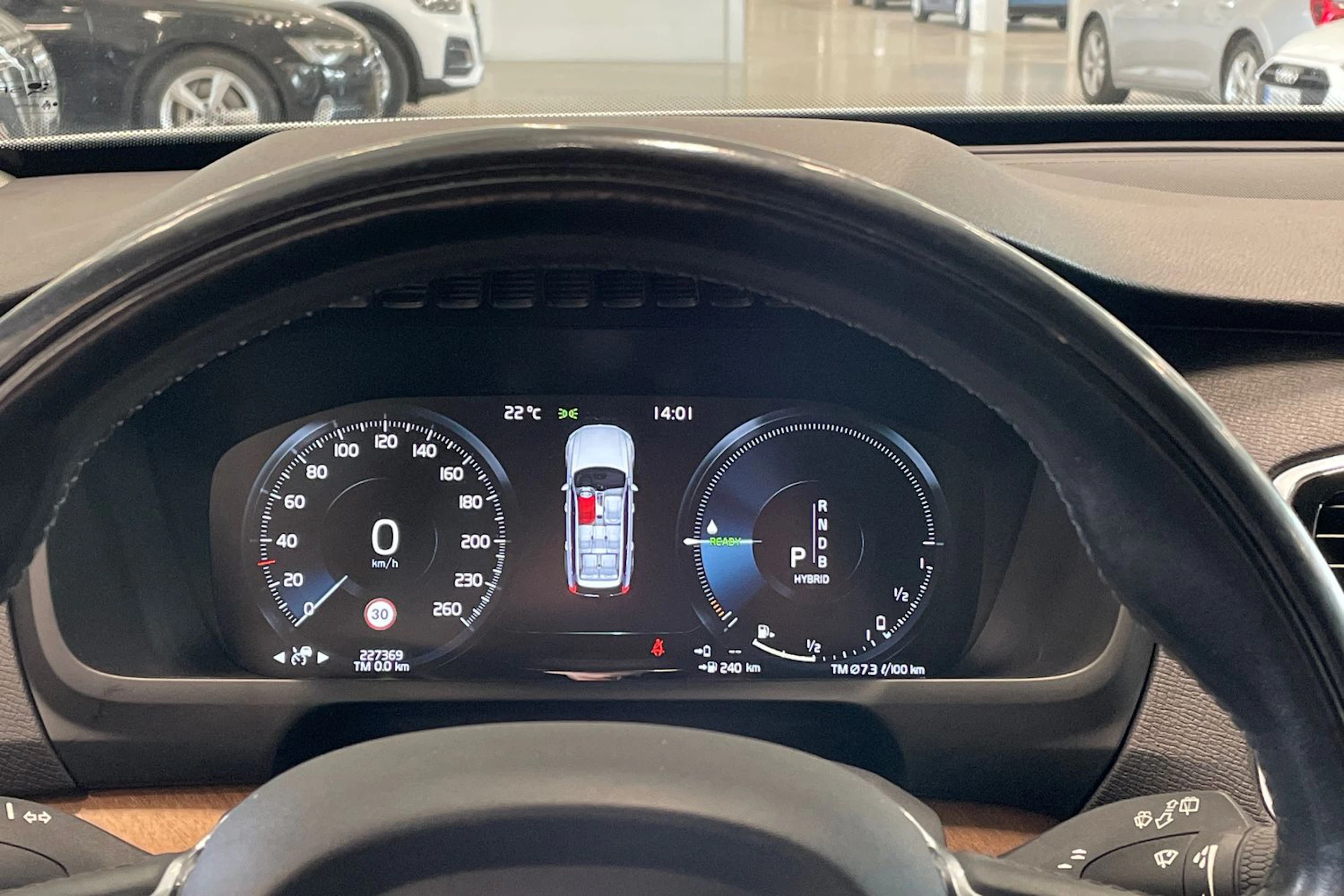 valkoinen Volvo XC90 2017 kuva 19.