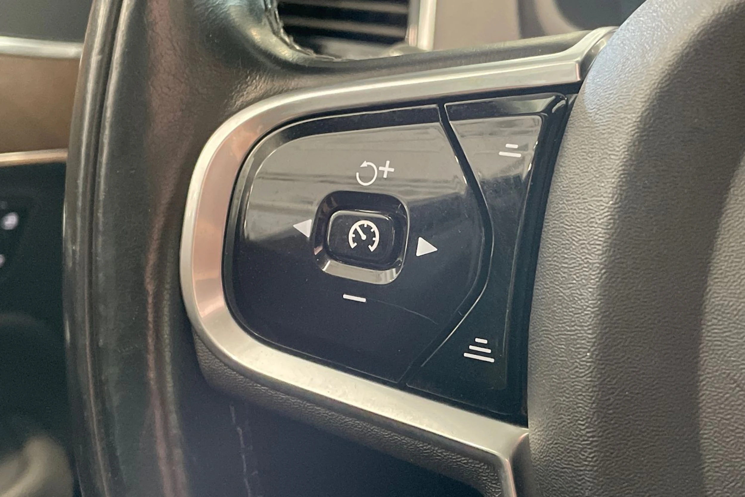 valkoinen Volvo XC90 2017 kuva 21.