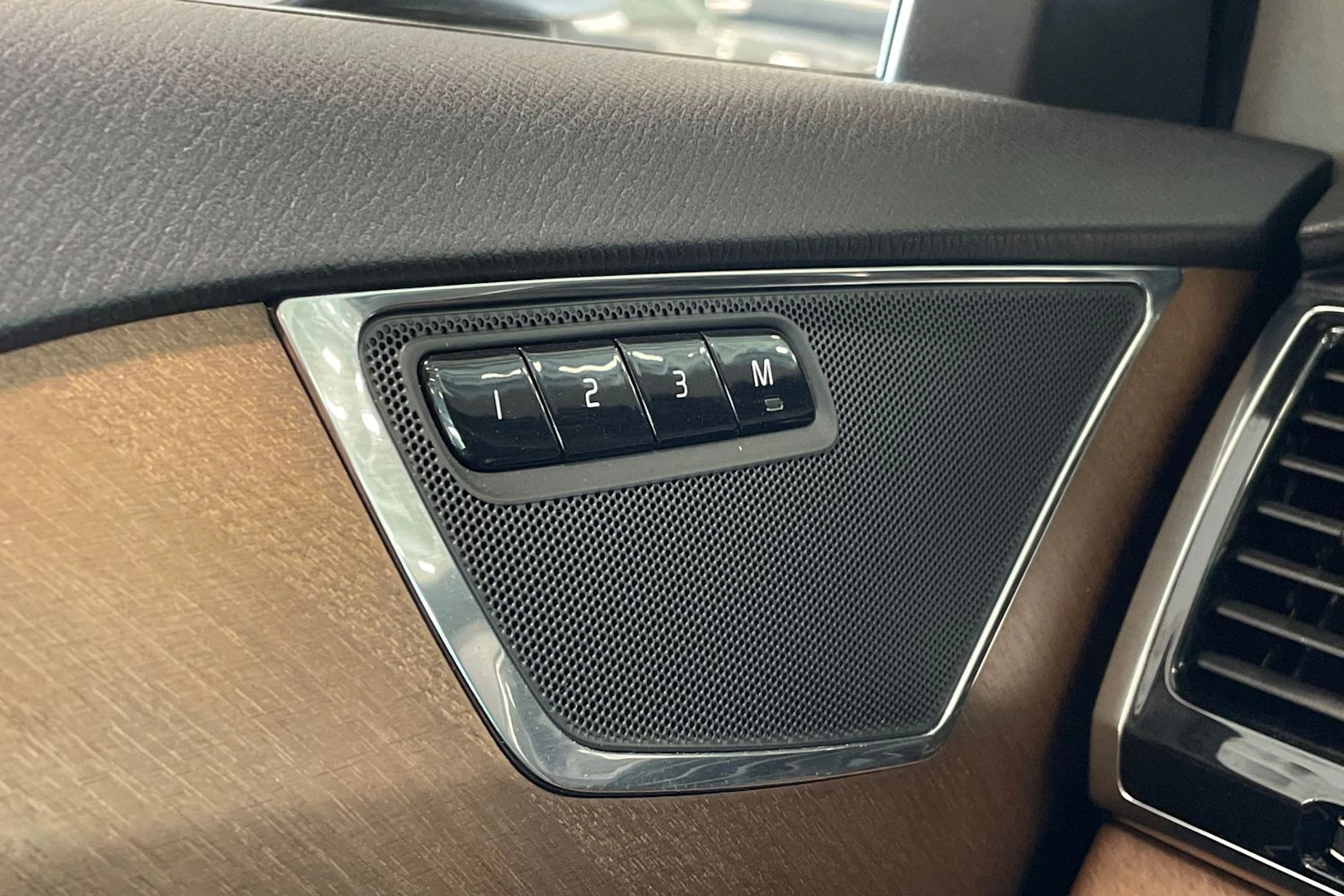 valkoinen Volvo XC90 2017 kuva 37.