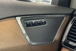valkoinen Volvo XC90 2017 kuva 37.