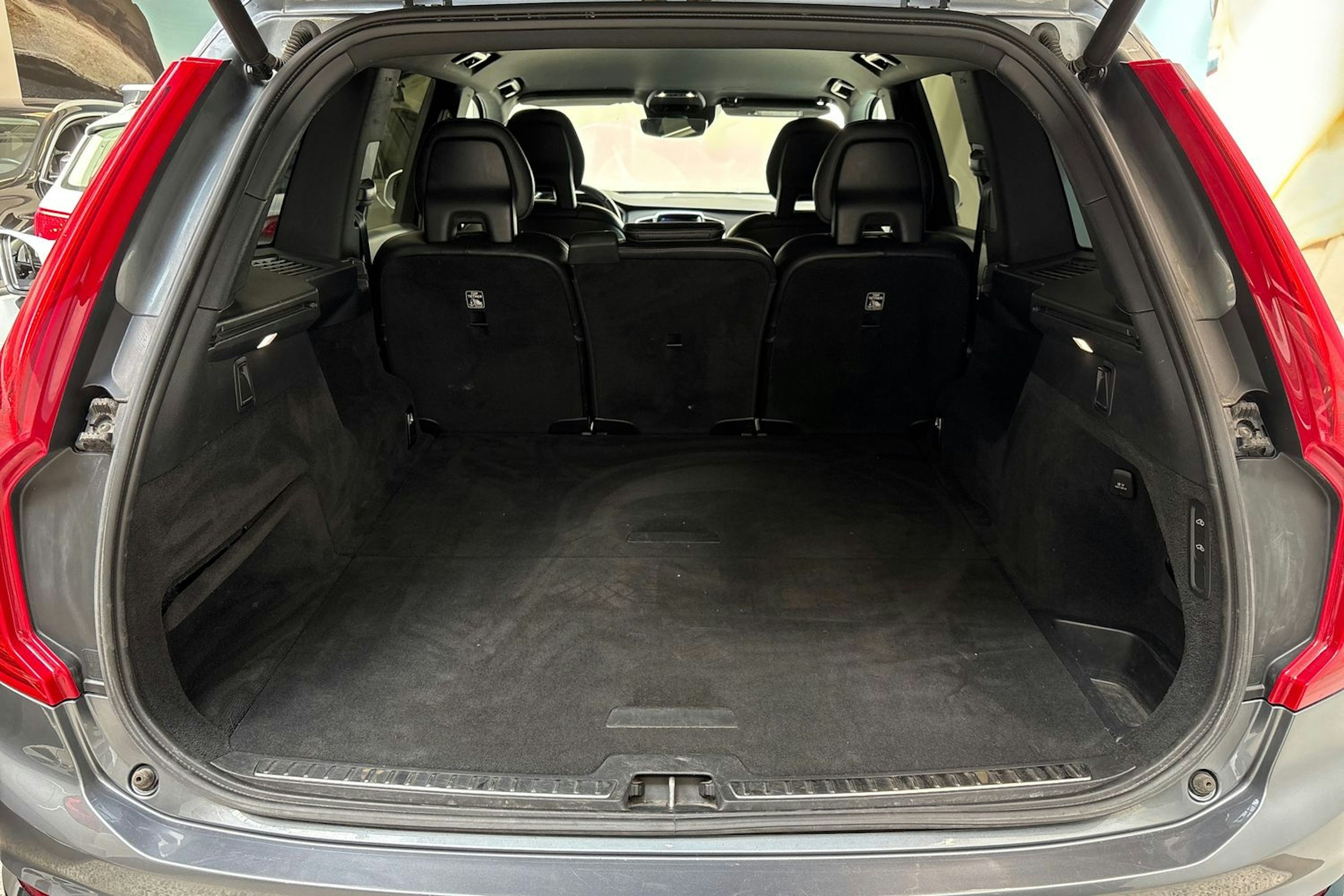 harmaa Volvo XC90 2017 kuva 11.
