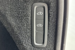 harmaa Volvo XC90 2017 kuva 13.