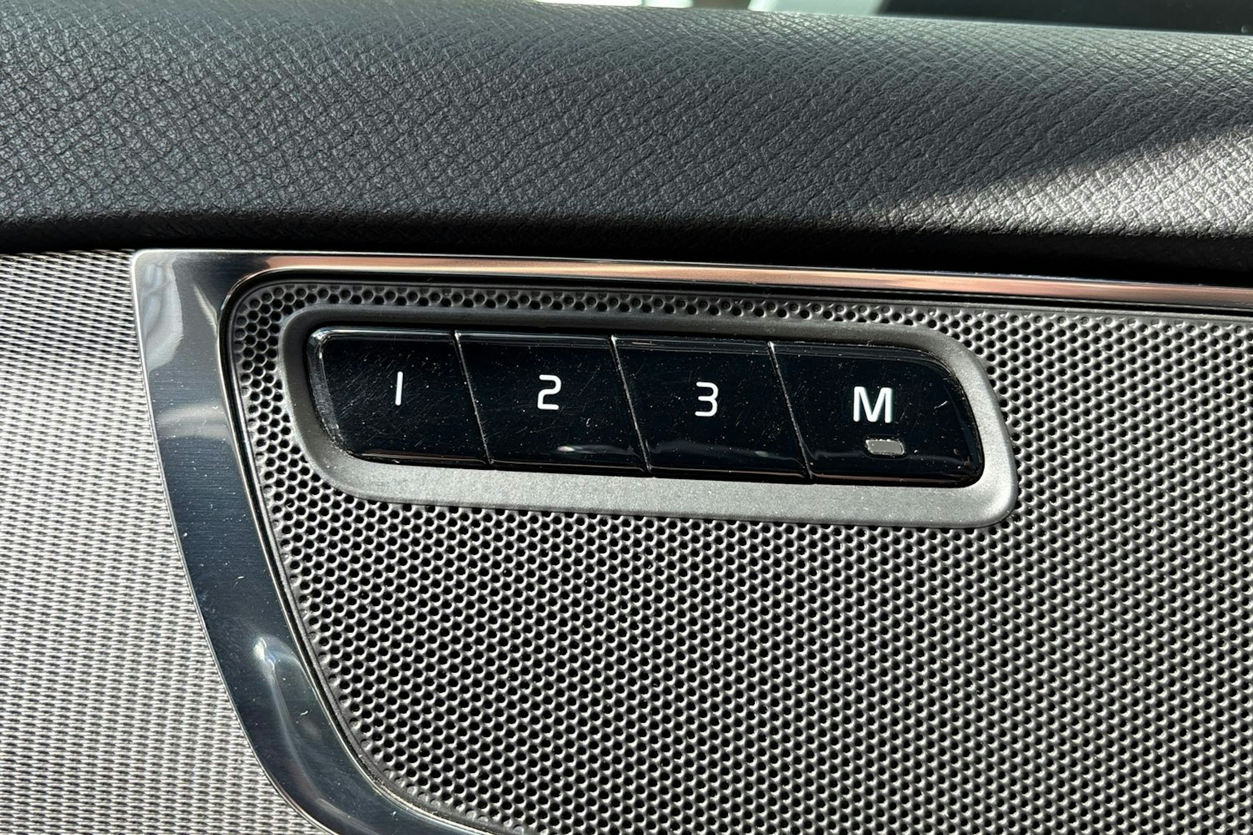harmaa Volvo XC90 2017 kuva 17.