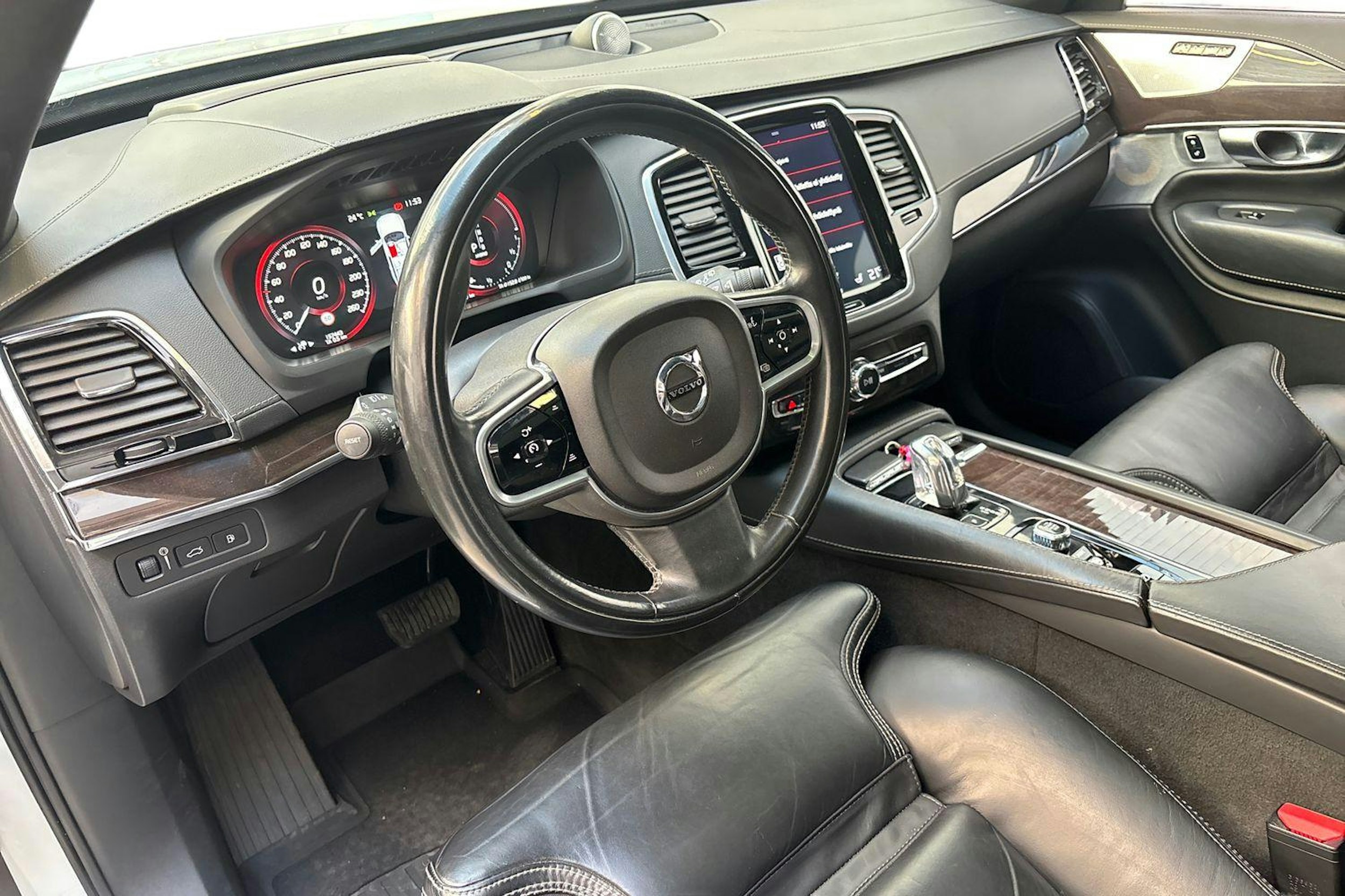 valkoinen Volvo XC90 2018 kuva 7.