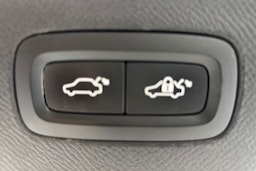 valkoinen Volvo XC90 2018 kuva 16.