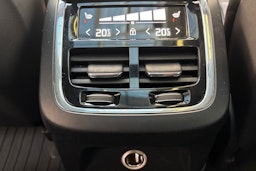 valkoinen Volvo XC90 2018 kuva 20.