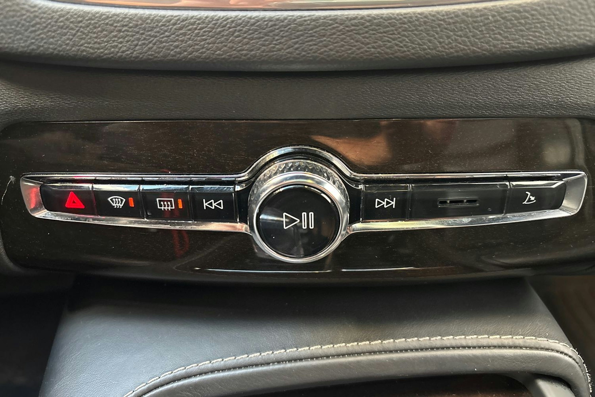 valkoinen Volvo XC90 2018 kuva 25.
