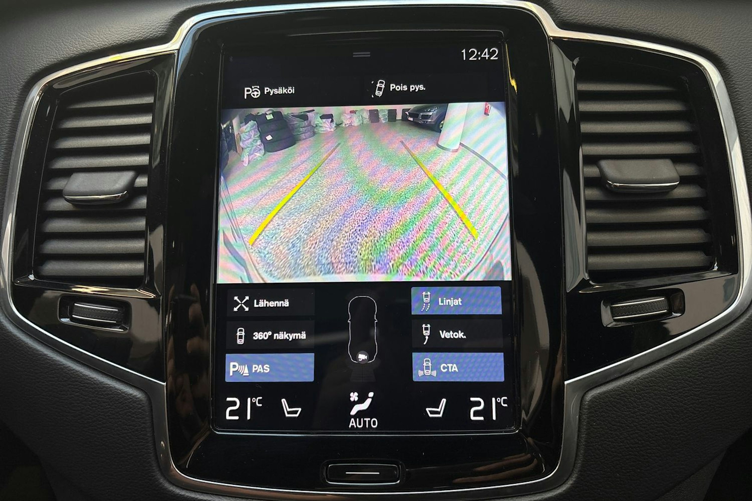valkoinen Volvo XC90 2018 kuva 28.