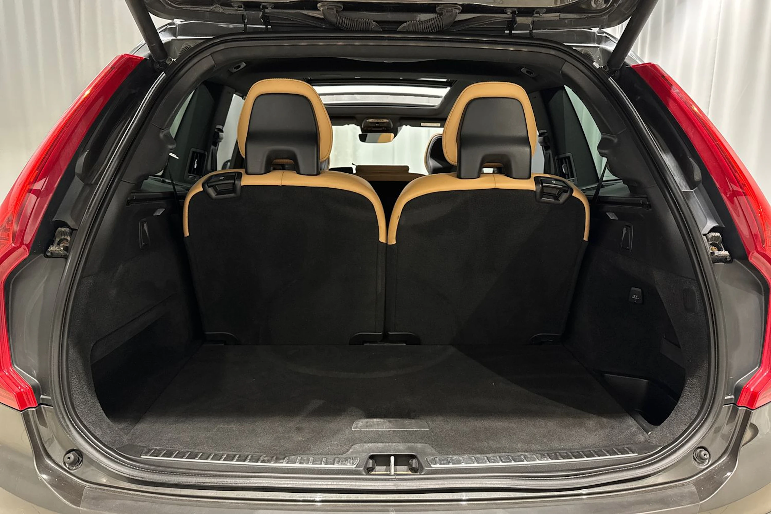 harmaa Volvo XC90 2019 kuva 13.