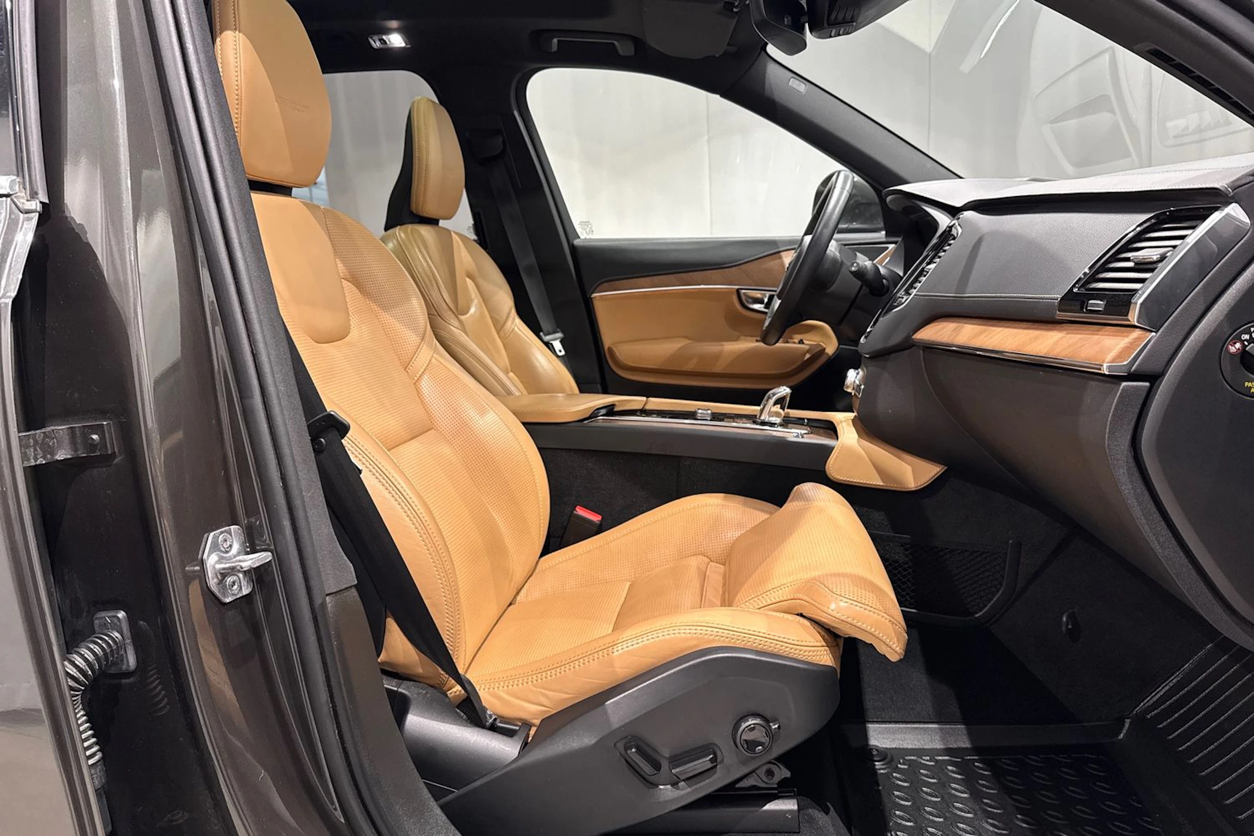 harmaa Volvo XC90 2019 kuva 15.