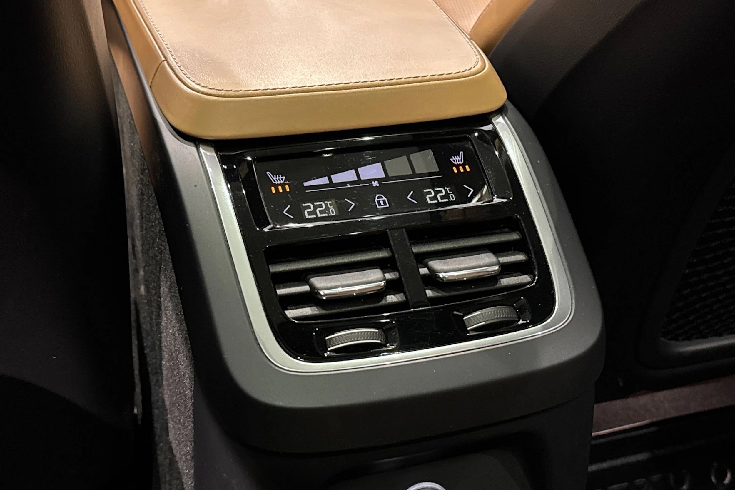 harmaa Volvo XC90 2019 kuva 16.