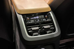 harmaa Volvo XC90 2019 kuva 16.