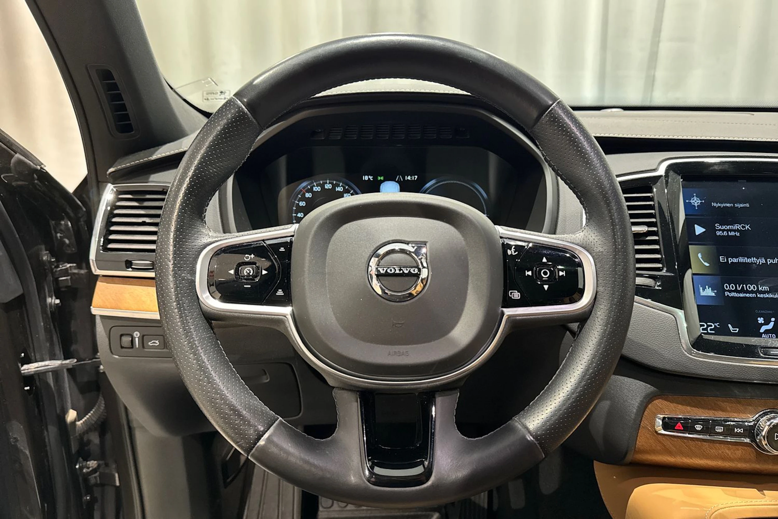 harmaa Volvo XC90 2019 kuva 17.