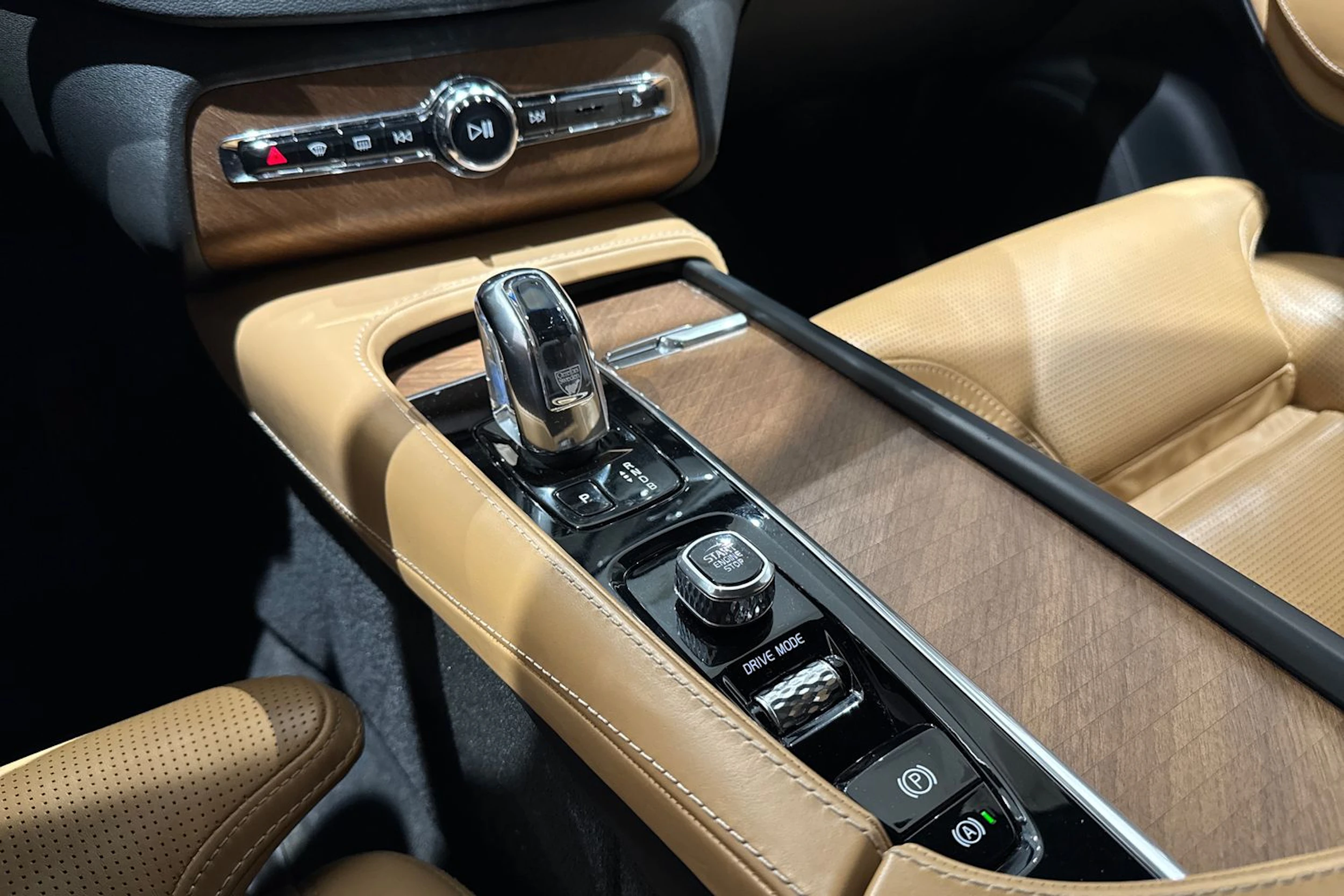 harmaa Volvo XC90 2019 kuva 29.