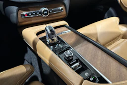 harmaa Volvo XC90 2019 kuva 29.