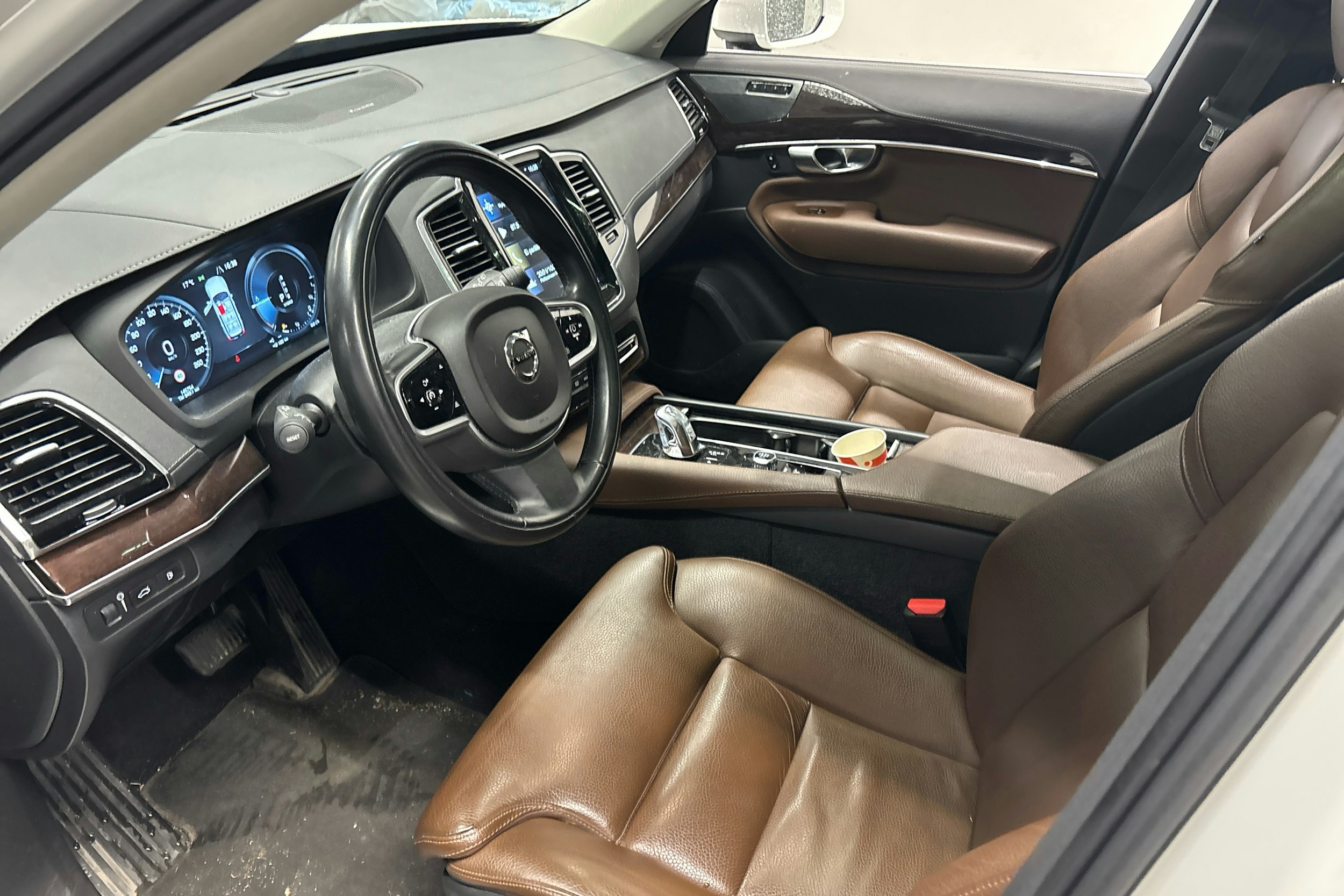 valkoinen Volvo XC90 2019 kuva 3.