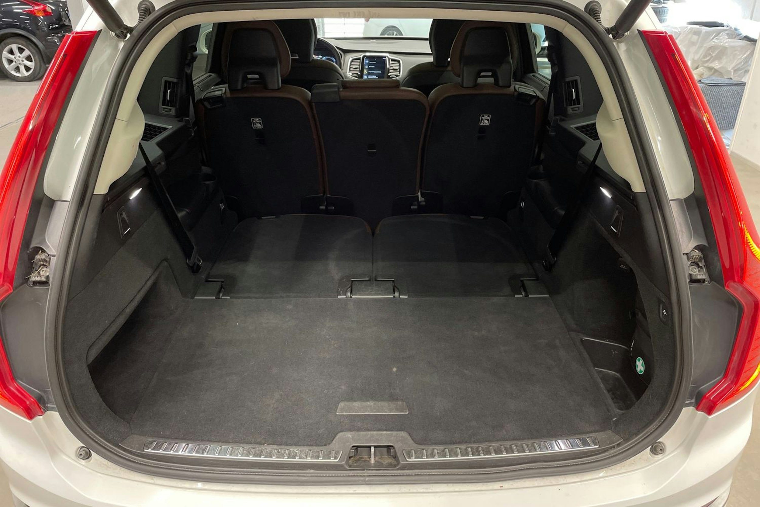 valkoinen Volvo XC90 2019 kuva 15.