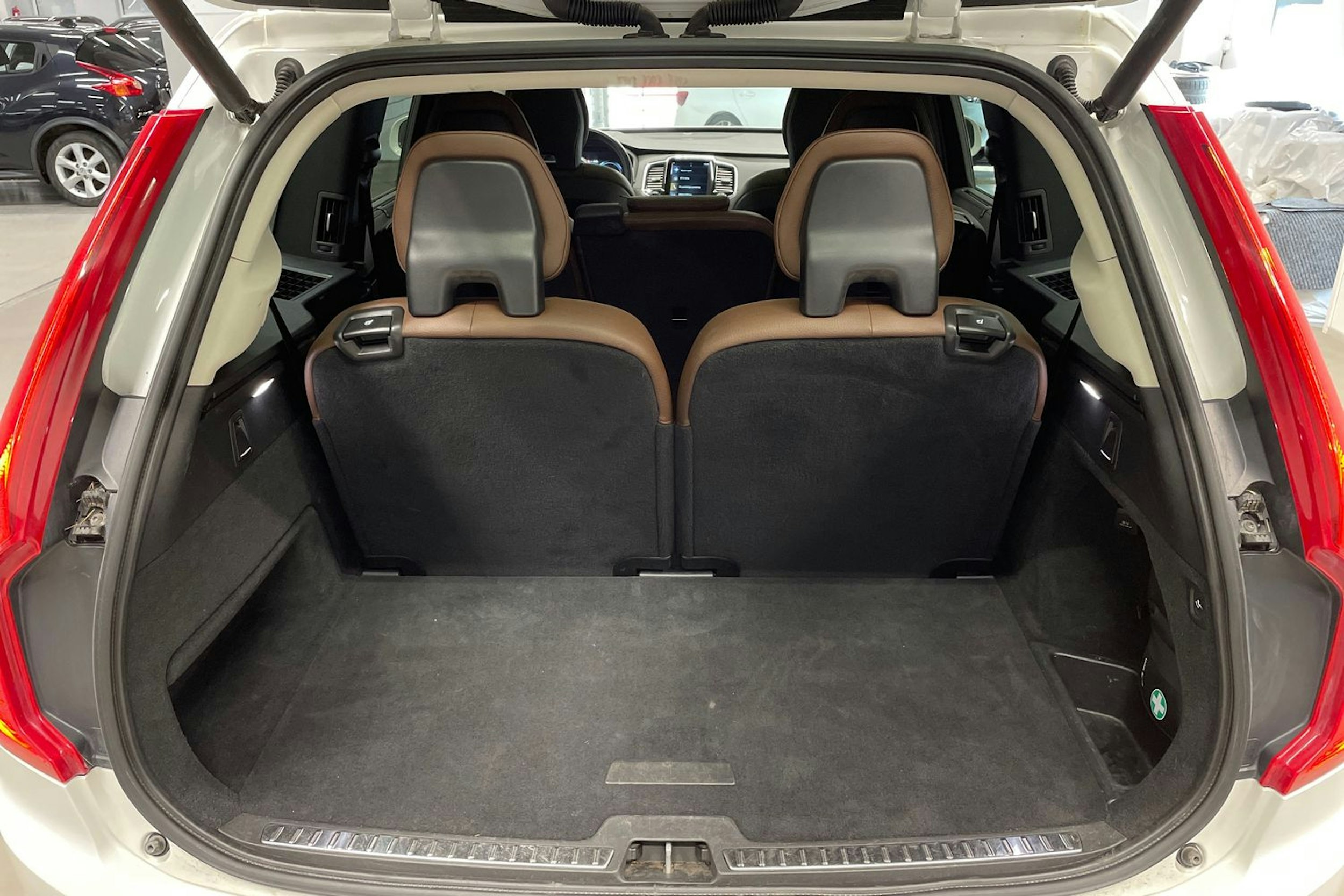 valkoinen Volvo XC90 2019 kuva 16.