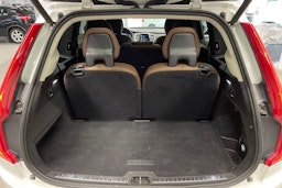valkoinen Volvo XC90 2019 kuva 16.