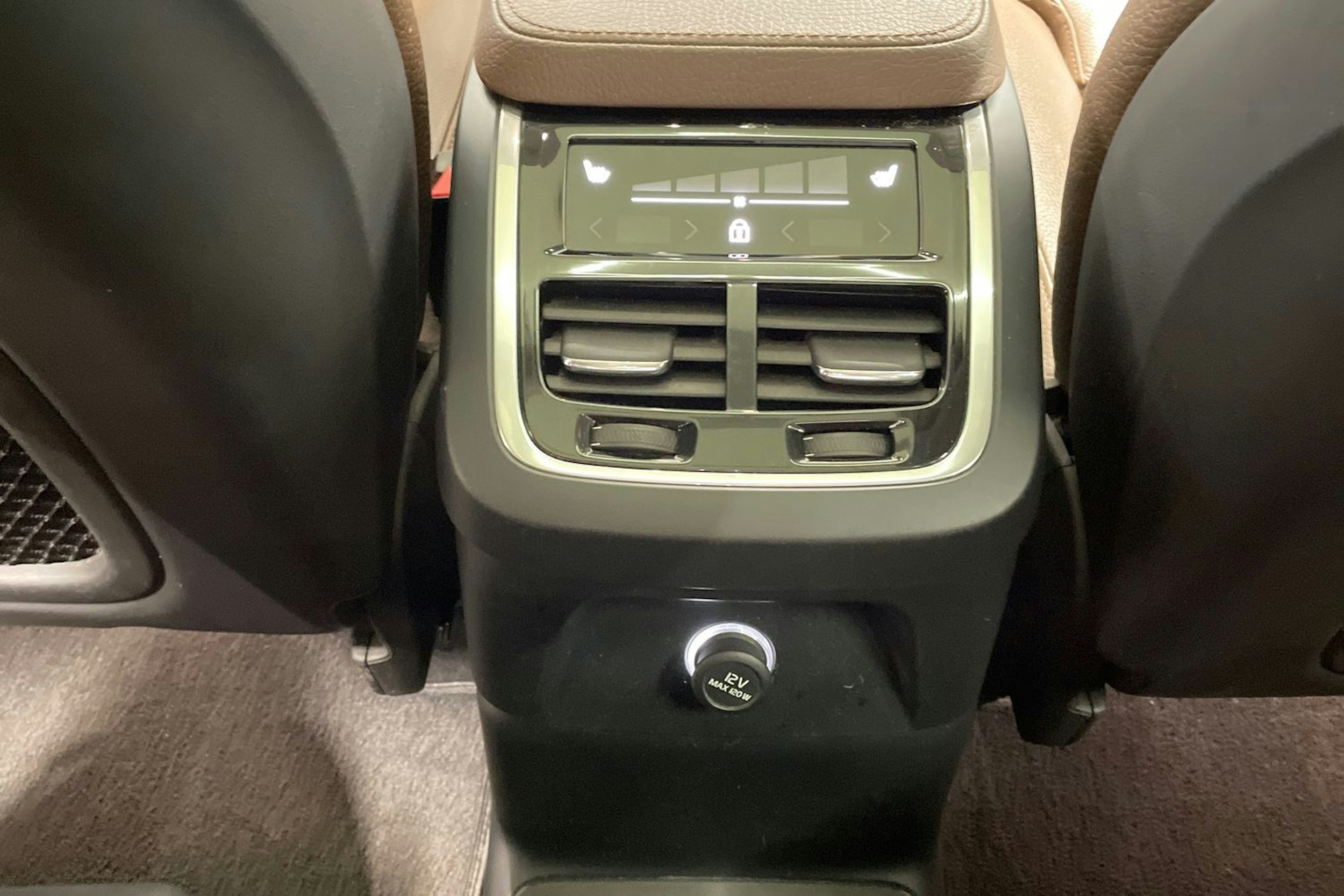 valkoinen Volvo XC90 2019 kuva 18.