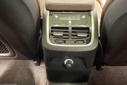valkoinen Volvo XC90 2019 kuva 18.