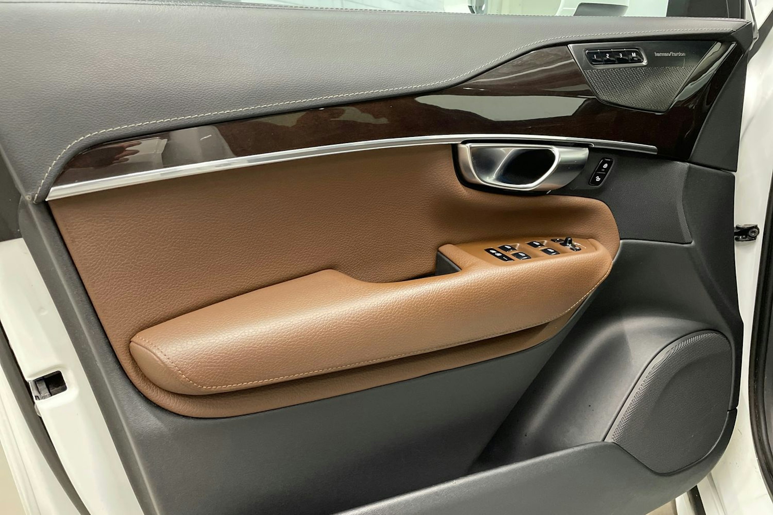 valkoinen Volvo XC90 2019 kuva 19.