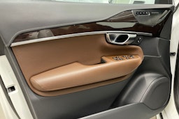 valkoinen Volvo XC90 2019 kuva 19.