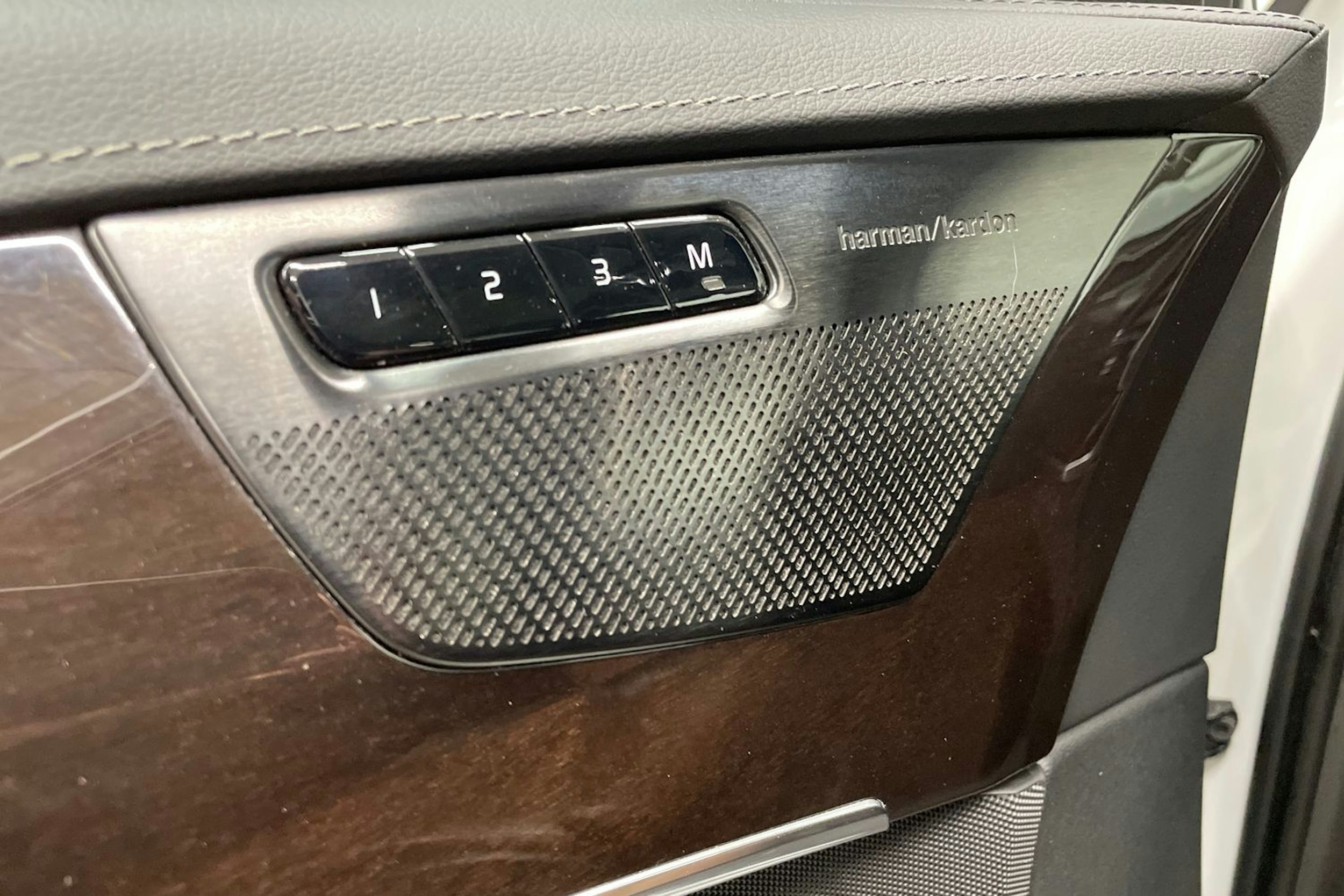 valkoinen Volvo XC90 2019 kuva 21.