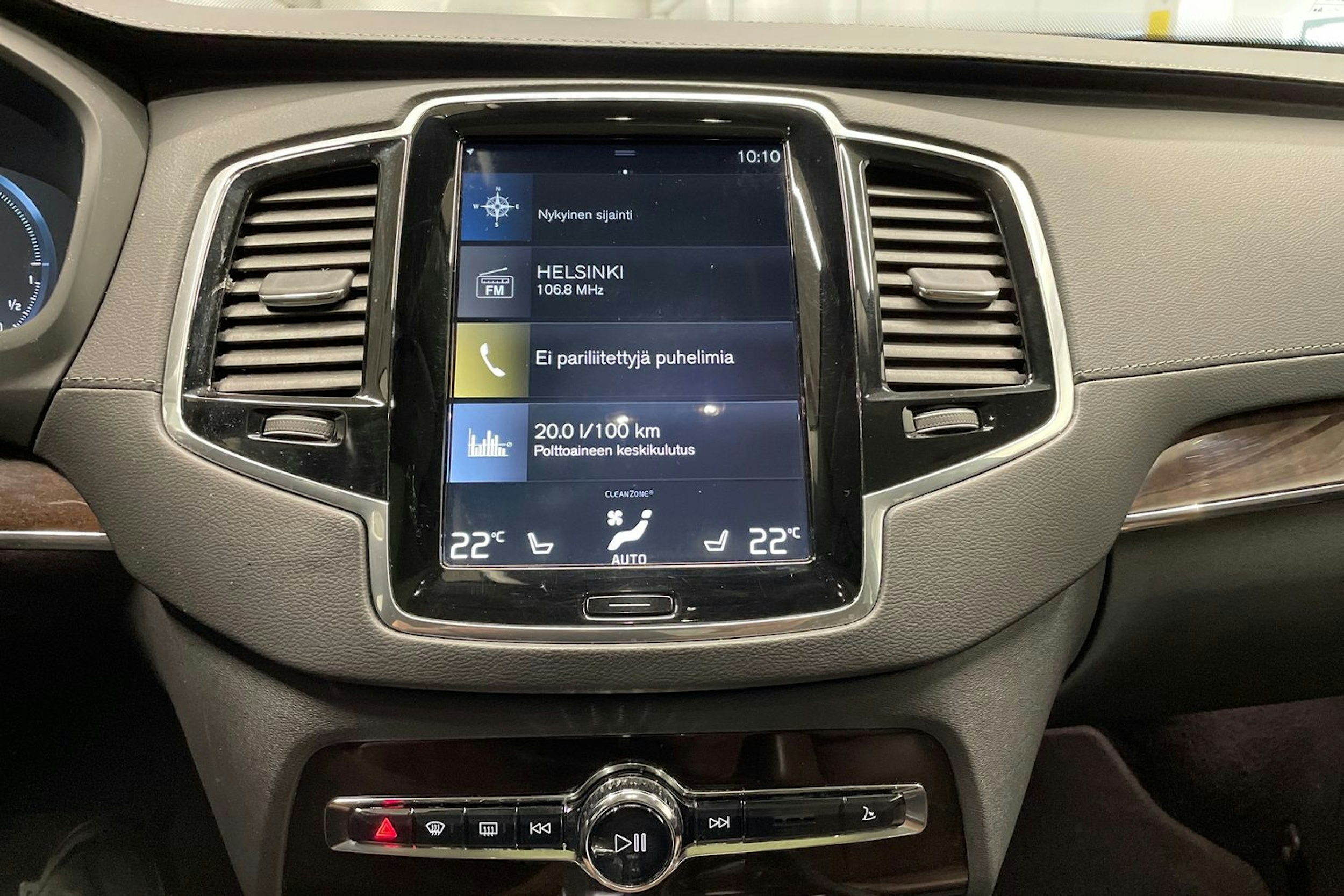 valkoinen Volvo XC90 2019 kuva 23.