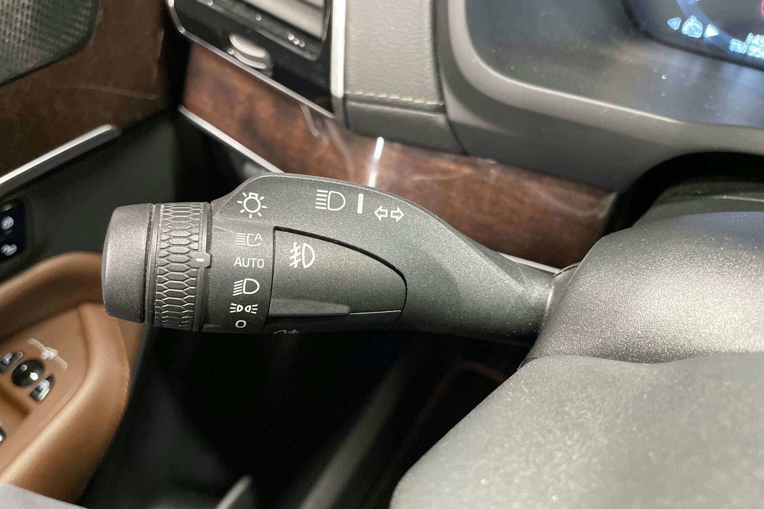 valkoinen Volvo XC90 2019 kuva 32.