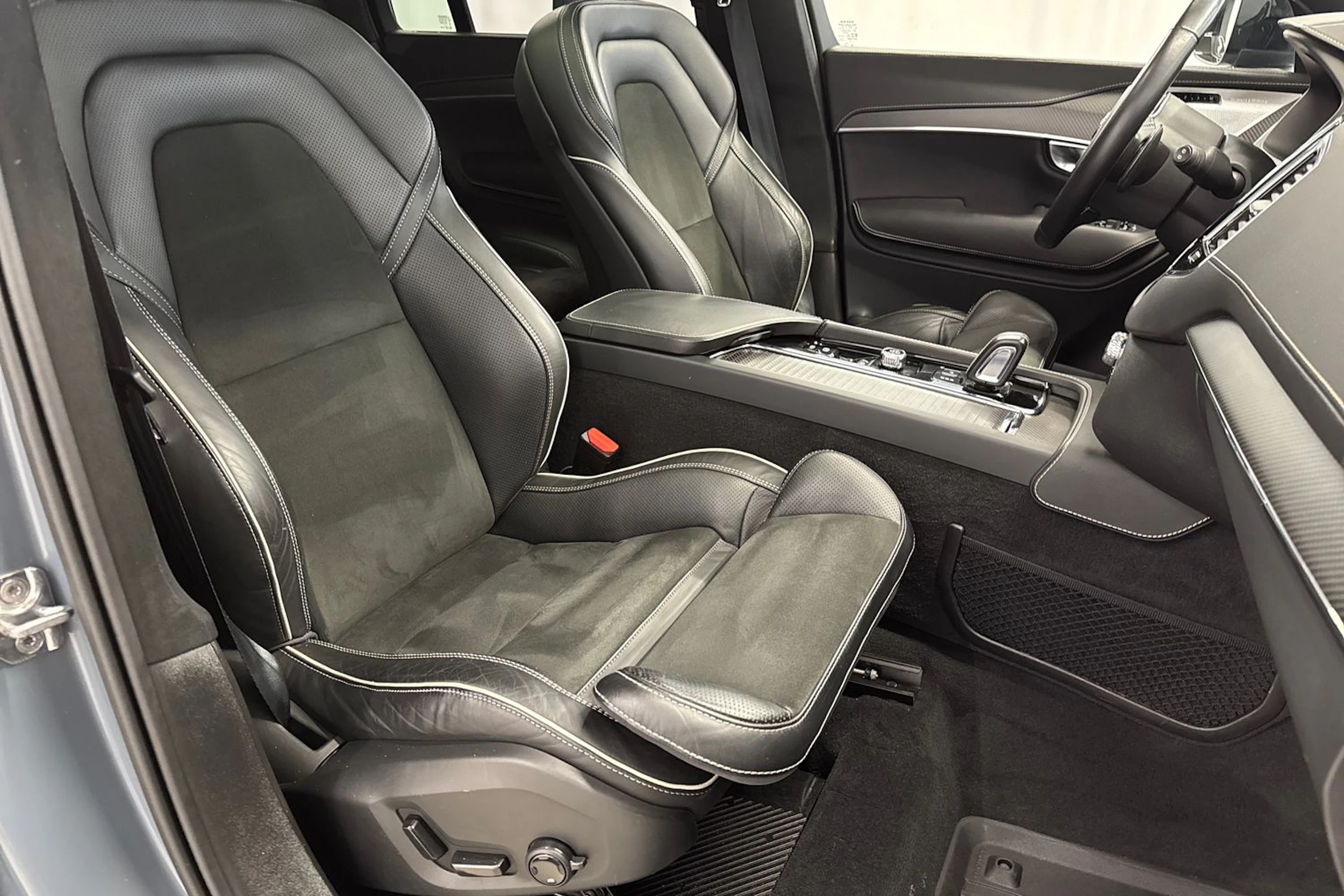 harmaa Volvo XC90 2020 kuva 11.