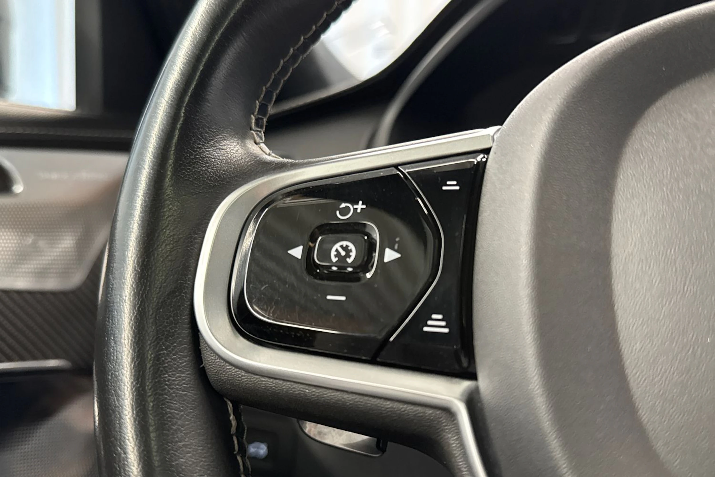 harmaa Volvo XC90 2020 kuva 24.
