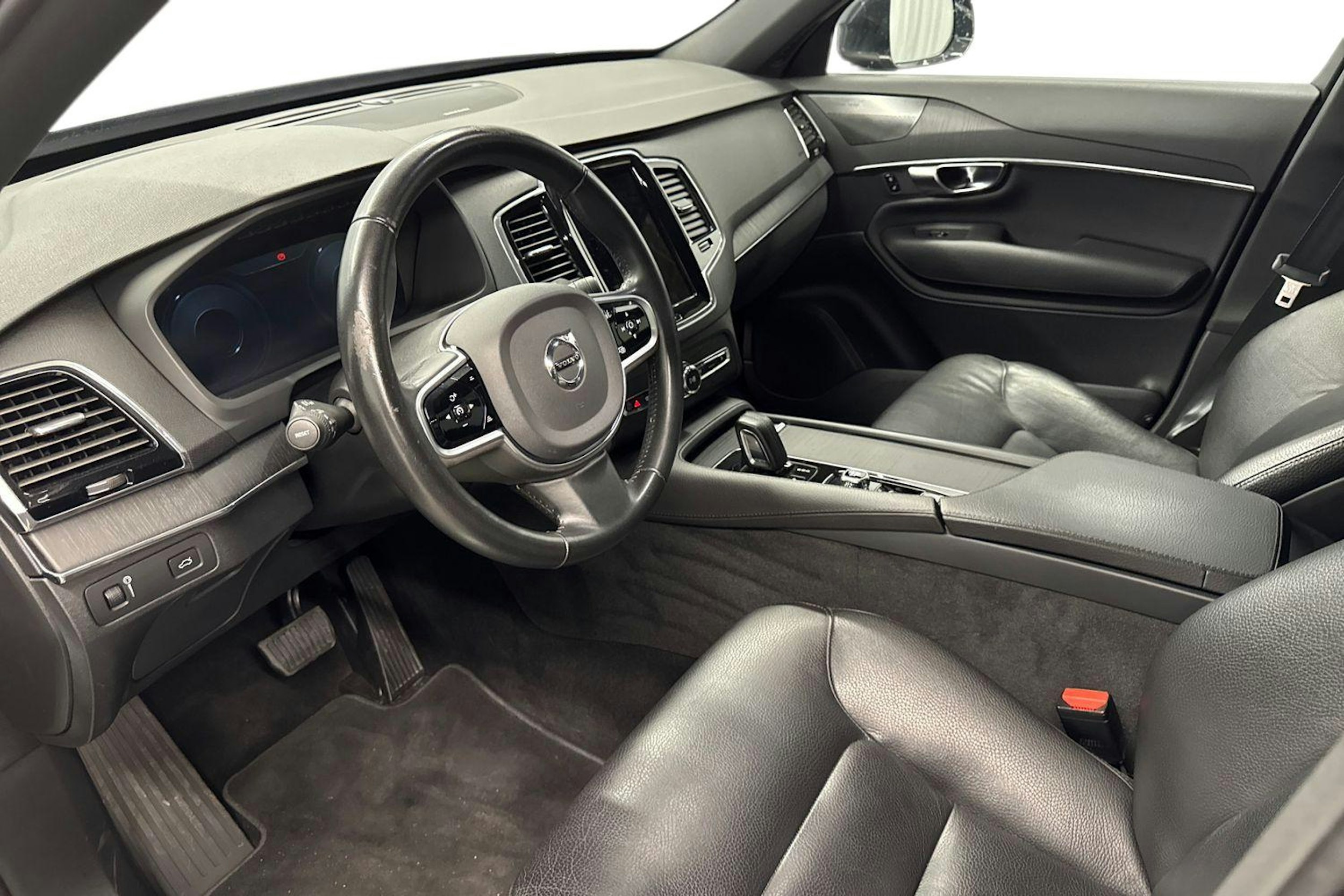 harmaa Volvo XC90 2020 kuva 6.