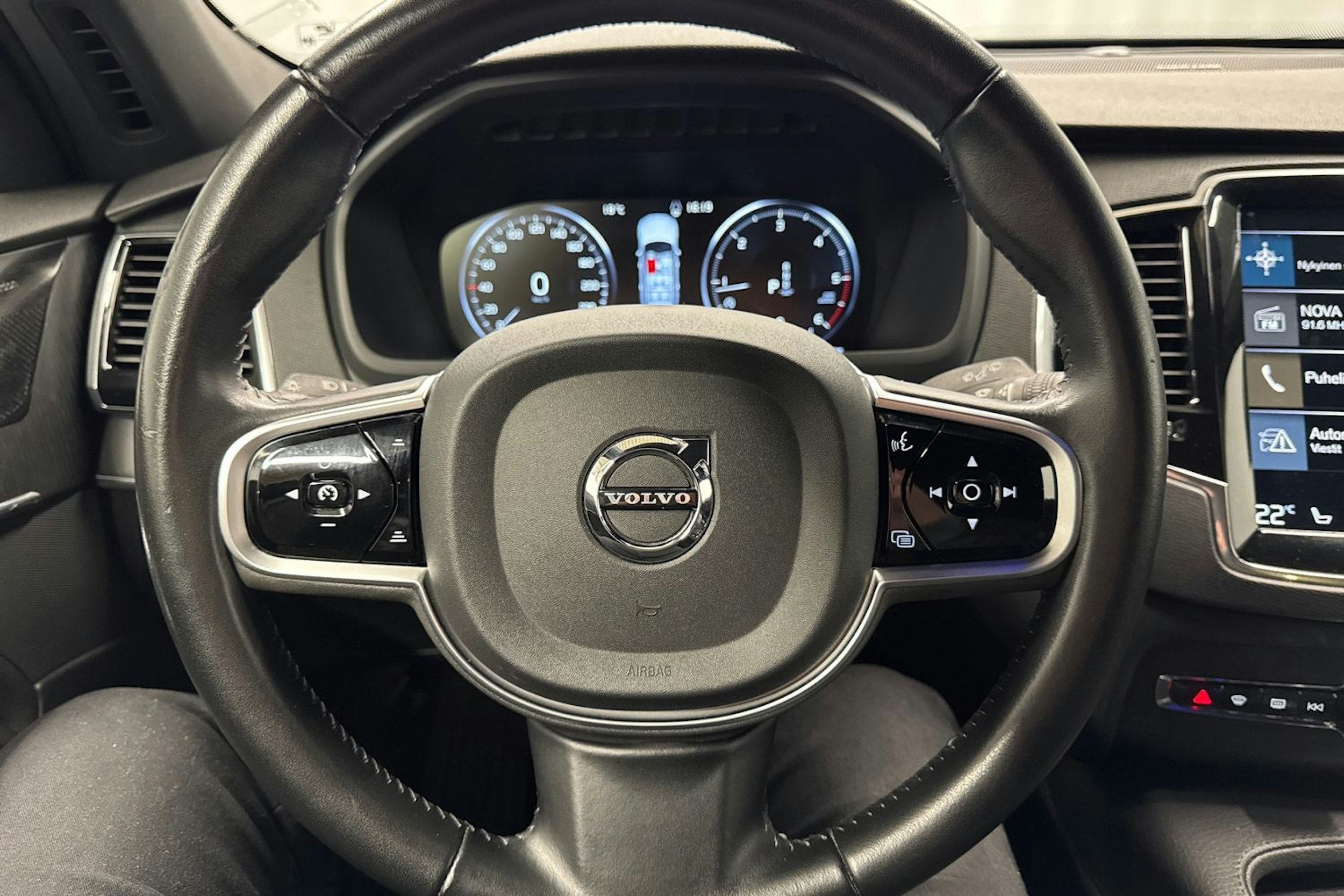 harmaa Volvo XC90 2020 kuva 11.