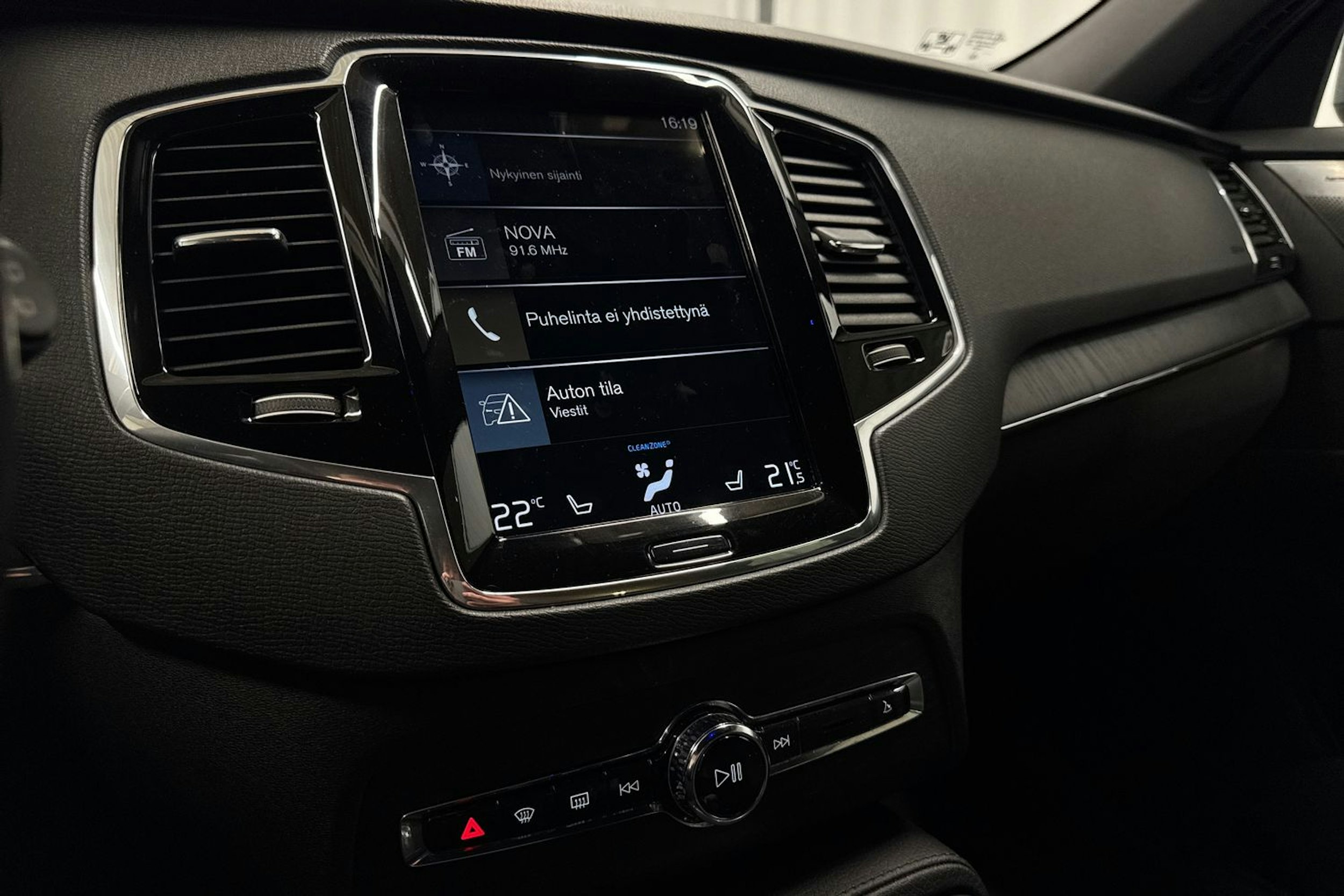 harmaa Volvo XC90 2020 kuva 13.