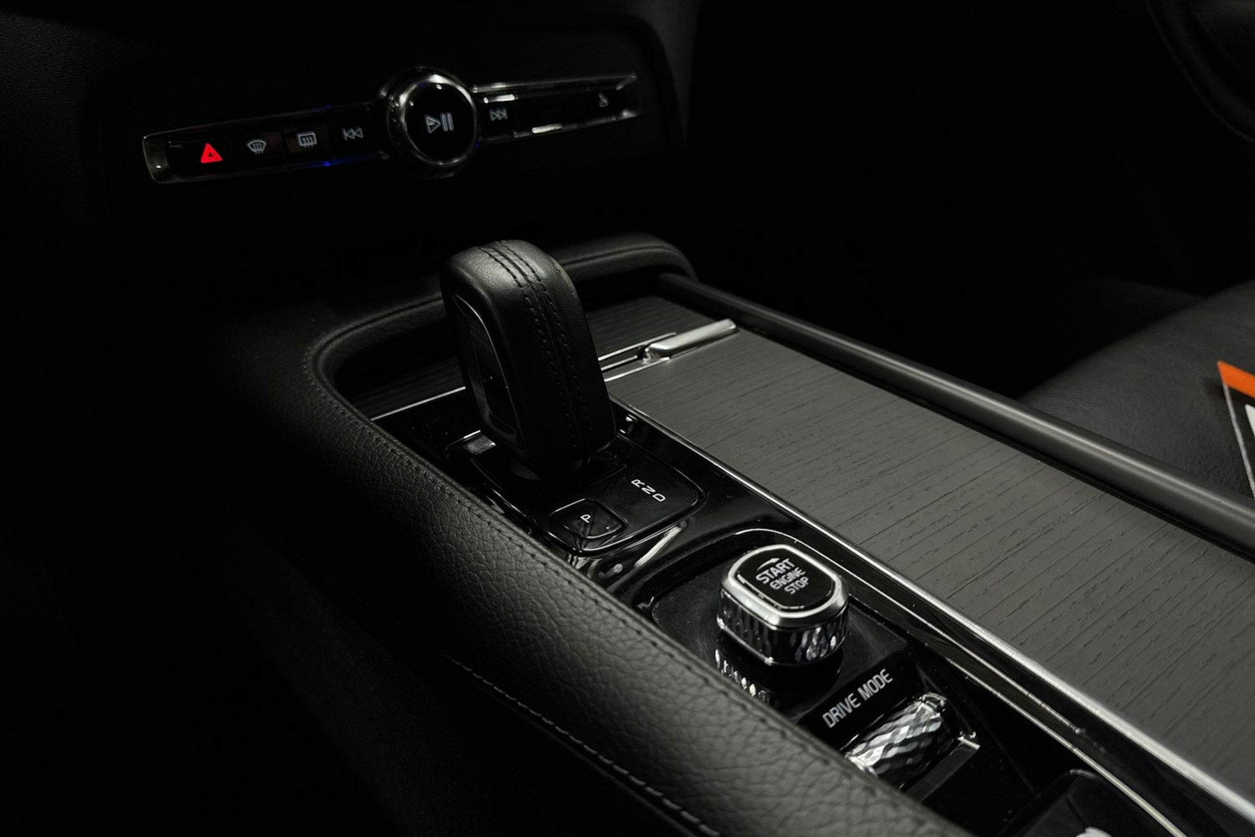 harmaa Volvo XC90 2020 kuva 14.