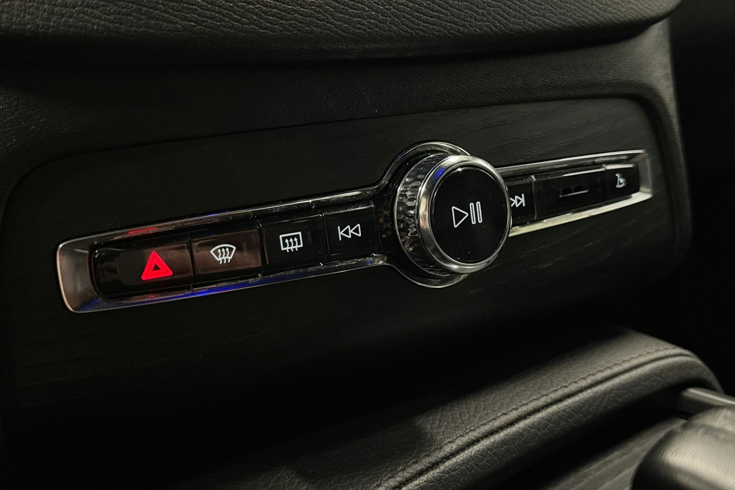 harmaa Volvo XC90 2020 kuva 15.